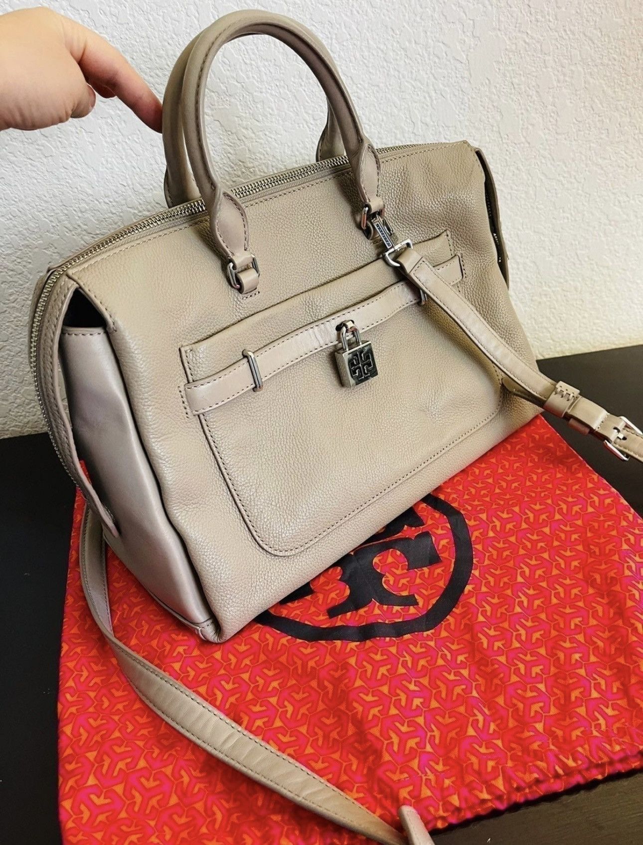 Coach Tory Burch Padlock Satchel Bag in Grey Size ONE SIZE - 2 Thumbnail