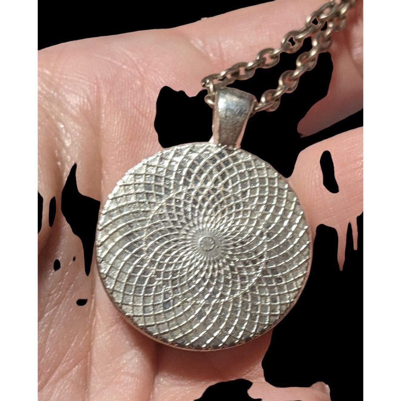 Other Blue And White Statue Photo Pendant Necklace Size ONE SIZE - 9 Thumbnail