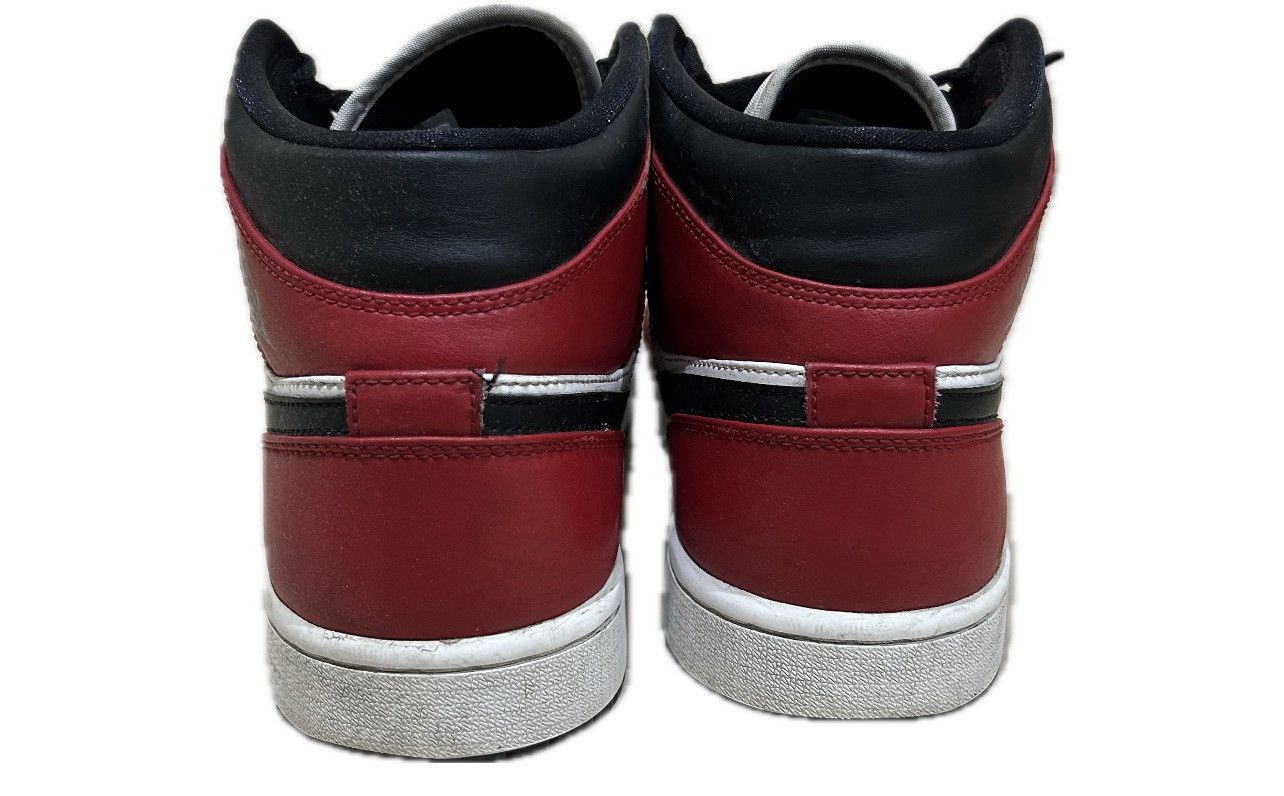 Jordan Brand Air Jordan 1 Mid Chicago Black & Red Size US 10.5 / EU 43-44 - 2 Thumbnail