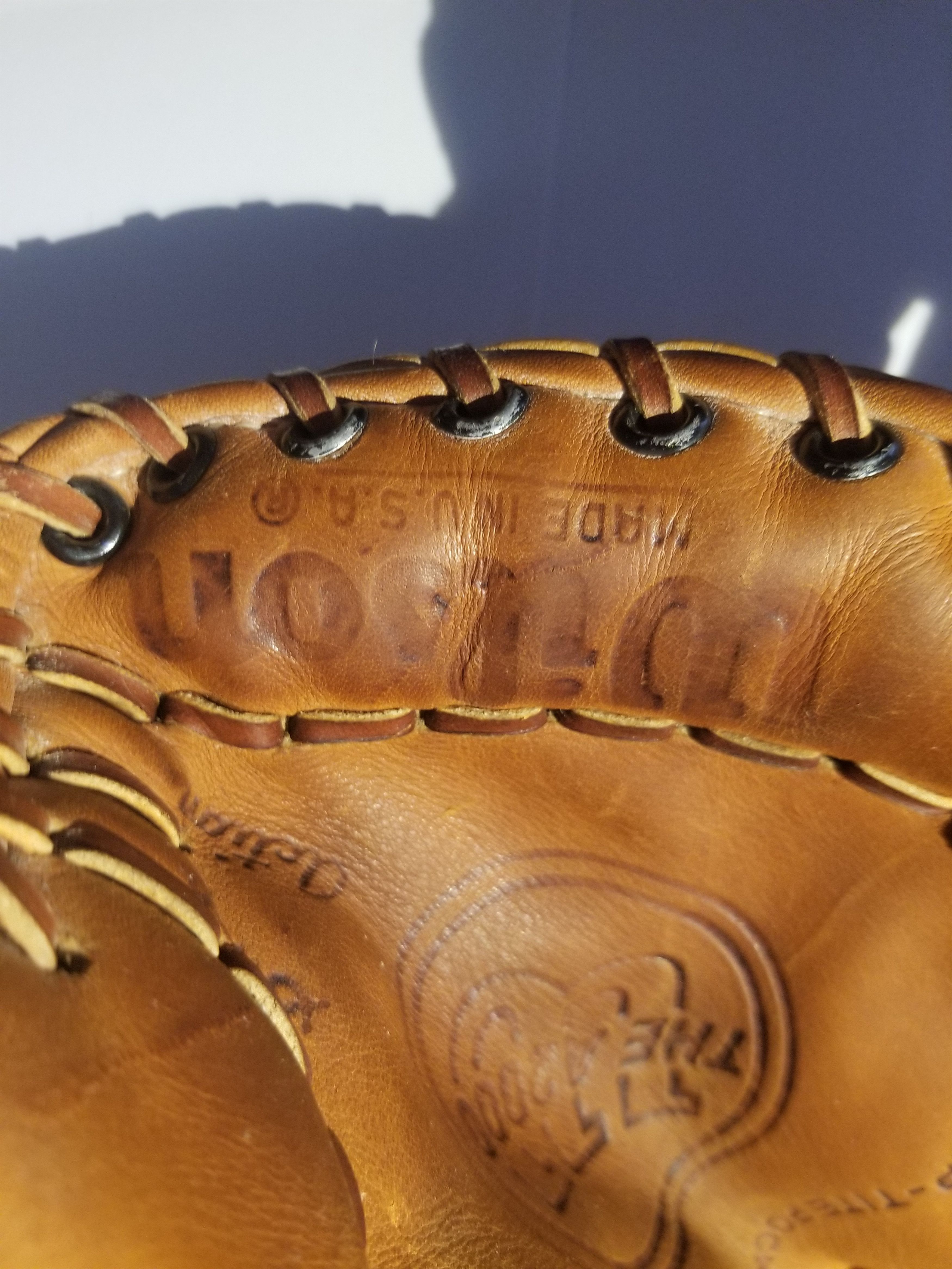 Other A2000 right hand thrower baseball glove XLC . Size ONE SIZE - 4 Thumbnail