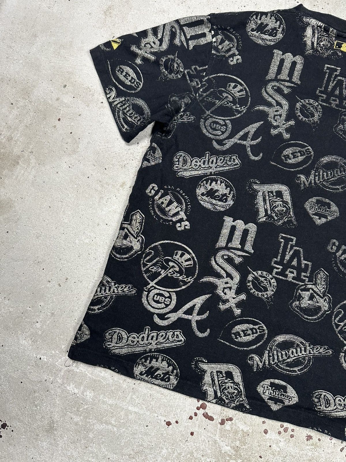 Majestic Vintage Y2K Majestic All Over Prints MLB Teams T Shirt Size US L / EU 52-54 / 3 - 12 Thumbnail