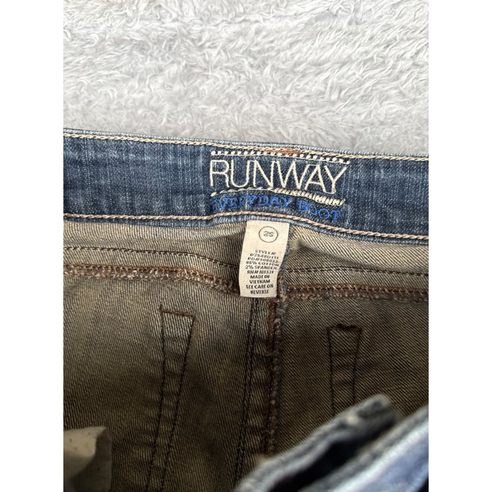 Vintage REFUGE Jeans Womens 5-Pocket Denim Bootcut Low Rise Blue 26x29 Regular 2 Distressed Cotton Blend Jeans Womens USA 2000s/2000s Style Size 26" / US 2 / IT 38 - 6 Thumbnail
