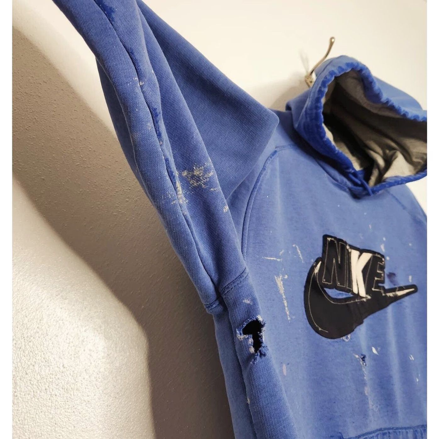 Nike VINTAGE Nike Sweatshirt Shirt Unisex Adults One Size Blue Distressed Grunge Swoosh Thrash Pullover Size US M / EU 48-50 / 2 - 3 Thumbnail