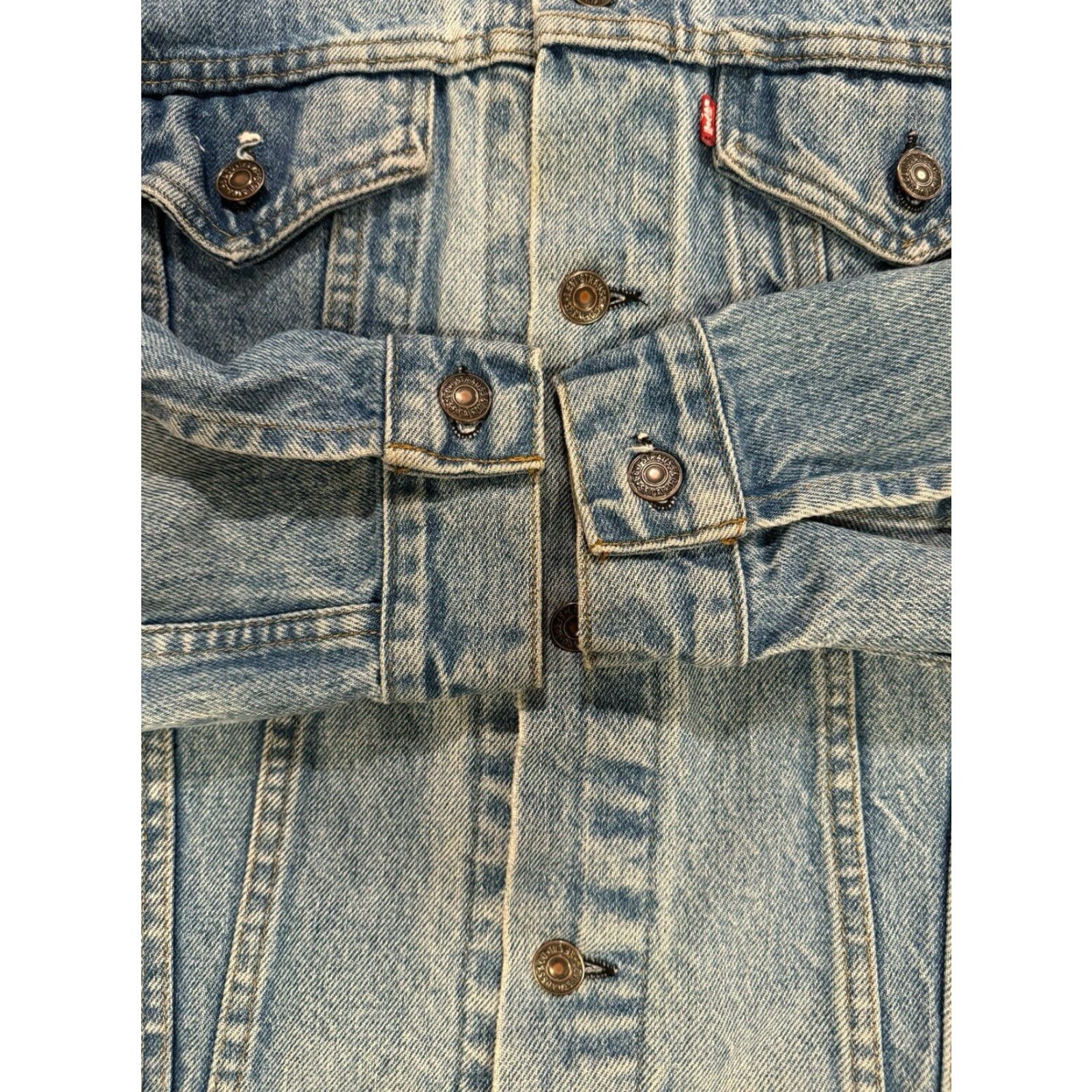 Levi's VINTAGE Levi's Trucker Jacket Mens 42R Blue Denim Medium Wash USA 90s Leather? No accents? Size US 42 / EU 58 - 7 Thumbnail