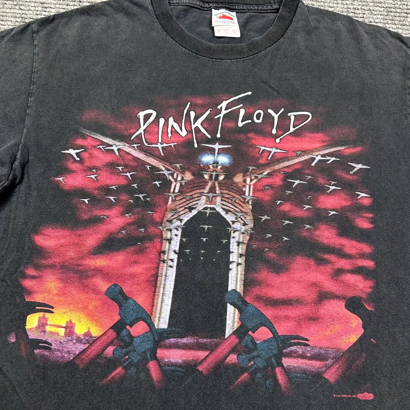 Vintage VINTAGE Pink Floyd The Wall Tennessee River 2-Sided Rock Tour T-Shirt L Mens Black Cotton Short Sleeve Crew Neck 1997 90s Music Rock Double Sided Size US L / EU 52-54 / 3 - 7 Thumbnail