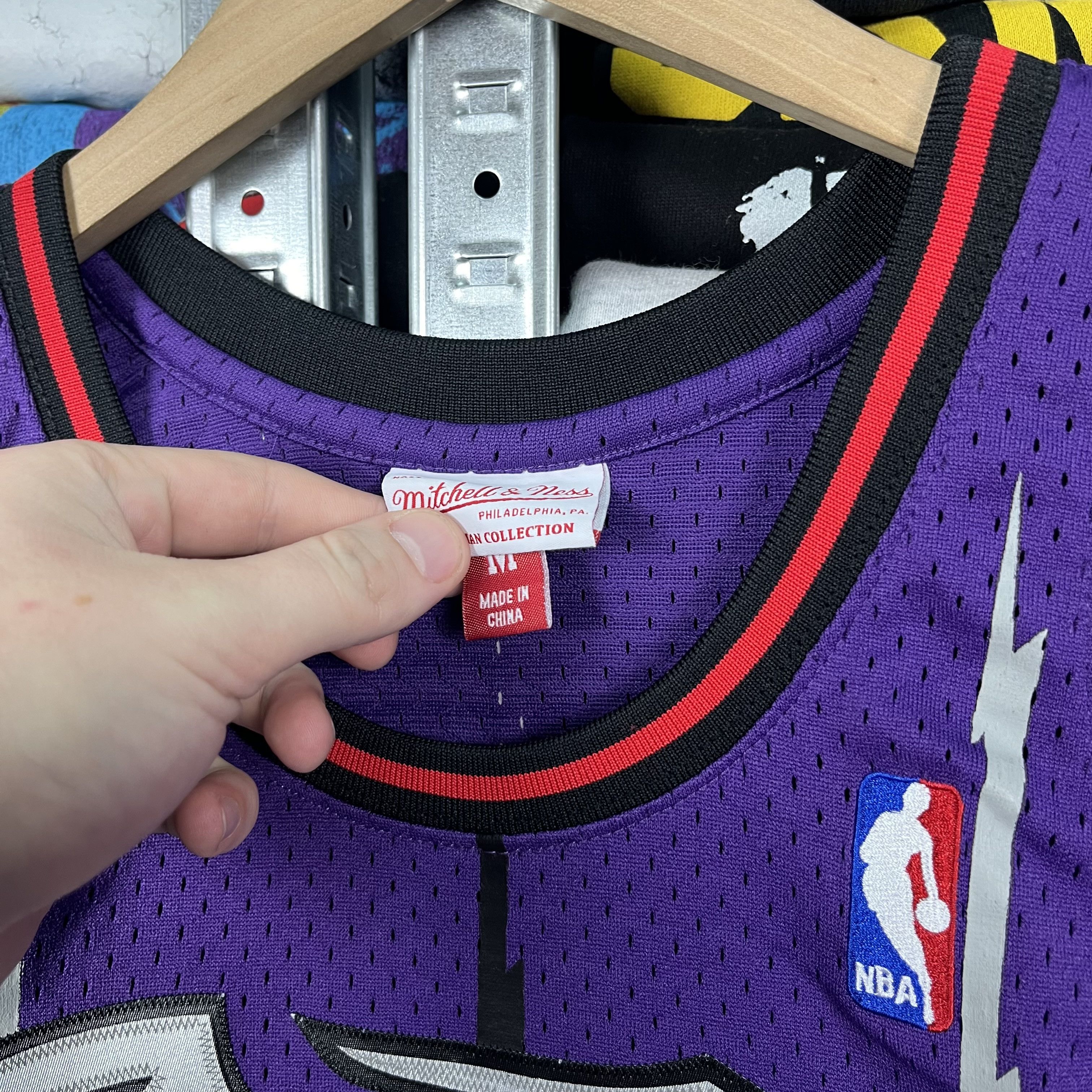 Mitchell & Ness 1998/99 MITCHELL NESS NBA TORONTO RAPTORS #15 CARTER JERSEY Size US M / EU 48-50 / 2 - 3 Thumbnail