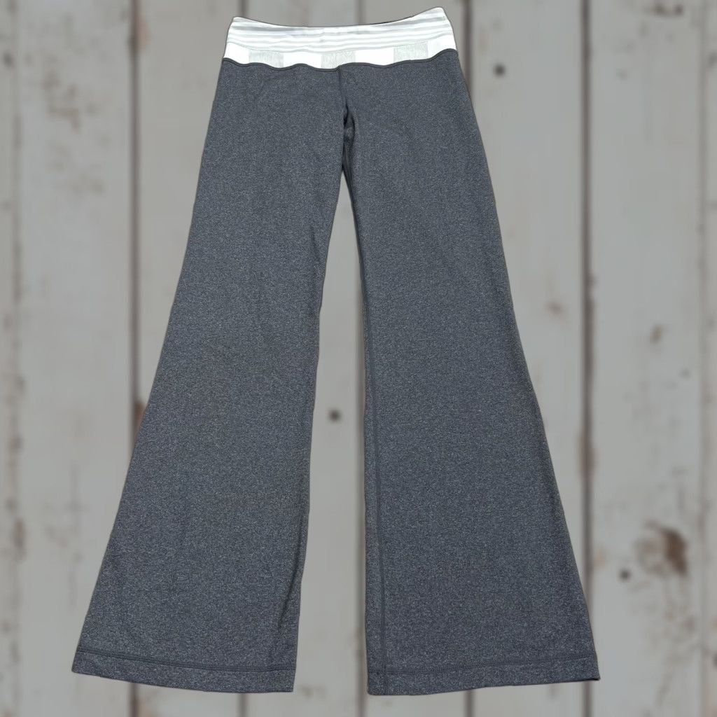 Lululemon Lululemon Leggings Size 6 Athletic Gym Yoga Full Length 31.5” Inseam Flared Gray Stretch Women Size 28" / US 6 / IT 42 - 1 Thumbnail