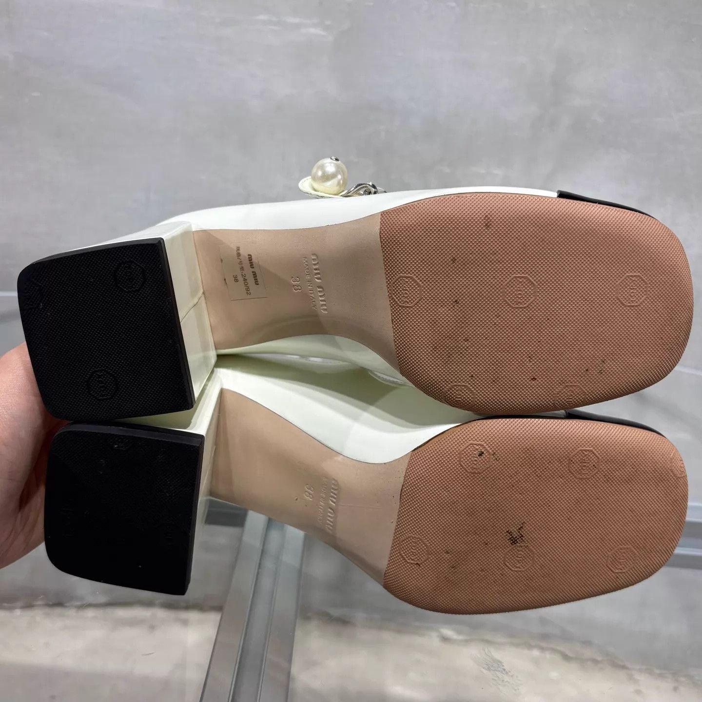 Miu Miu MIU MIU Black & White Block Heel Mary Jane 38 Size US 7.5 / IT 37.5 - 7 Thumbnail