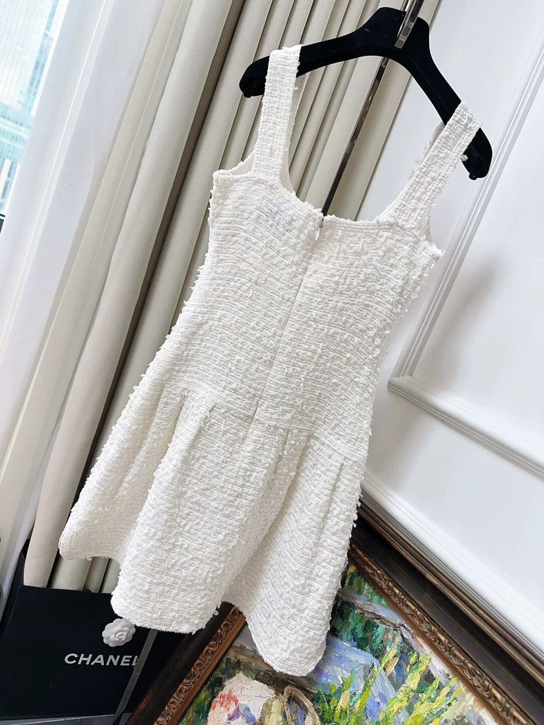 Chanel Chanel White dress, pink lion buckle suspender dress Size XXS / US 00 / IT 34 - 2 Thumbnail
