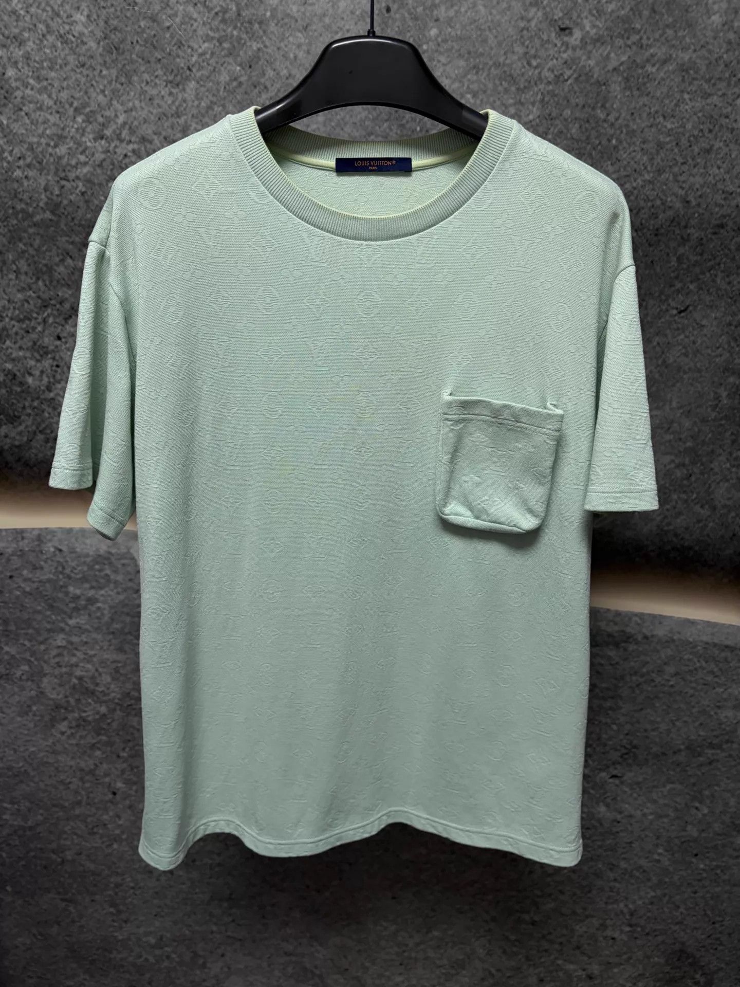 Louis Vuitton LV short sleeve tee L like new Italy Size US L / EU 52-54 / 3 - 1 Thumbnail