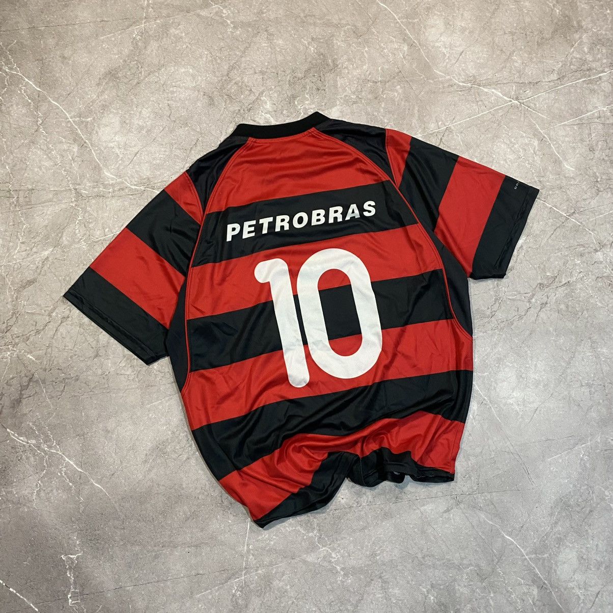 Nike PETROBRAS ! VINTAGE NIKE FLAMENGO TEE SOCCER JERSEY 90s Size US L / EU 52-54 / 3 - 9 Thumbnail