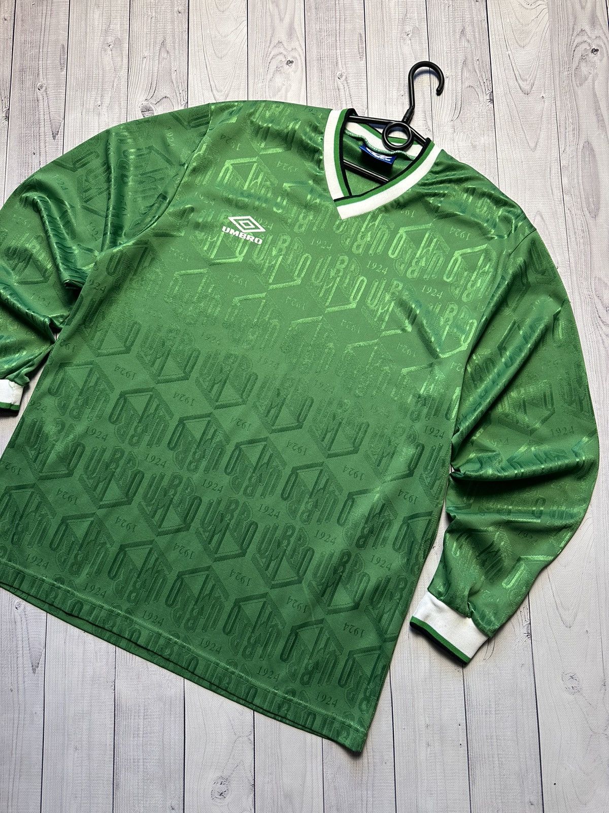 Vintage Vintage Umbro soccer green monogram size L rare Size US L / EU 52-54 / 3 - 2 Thumbnail