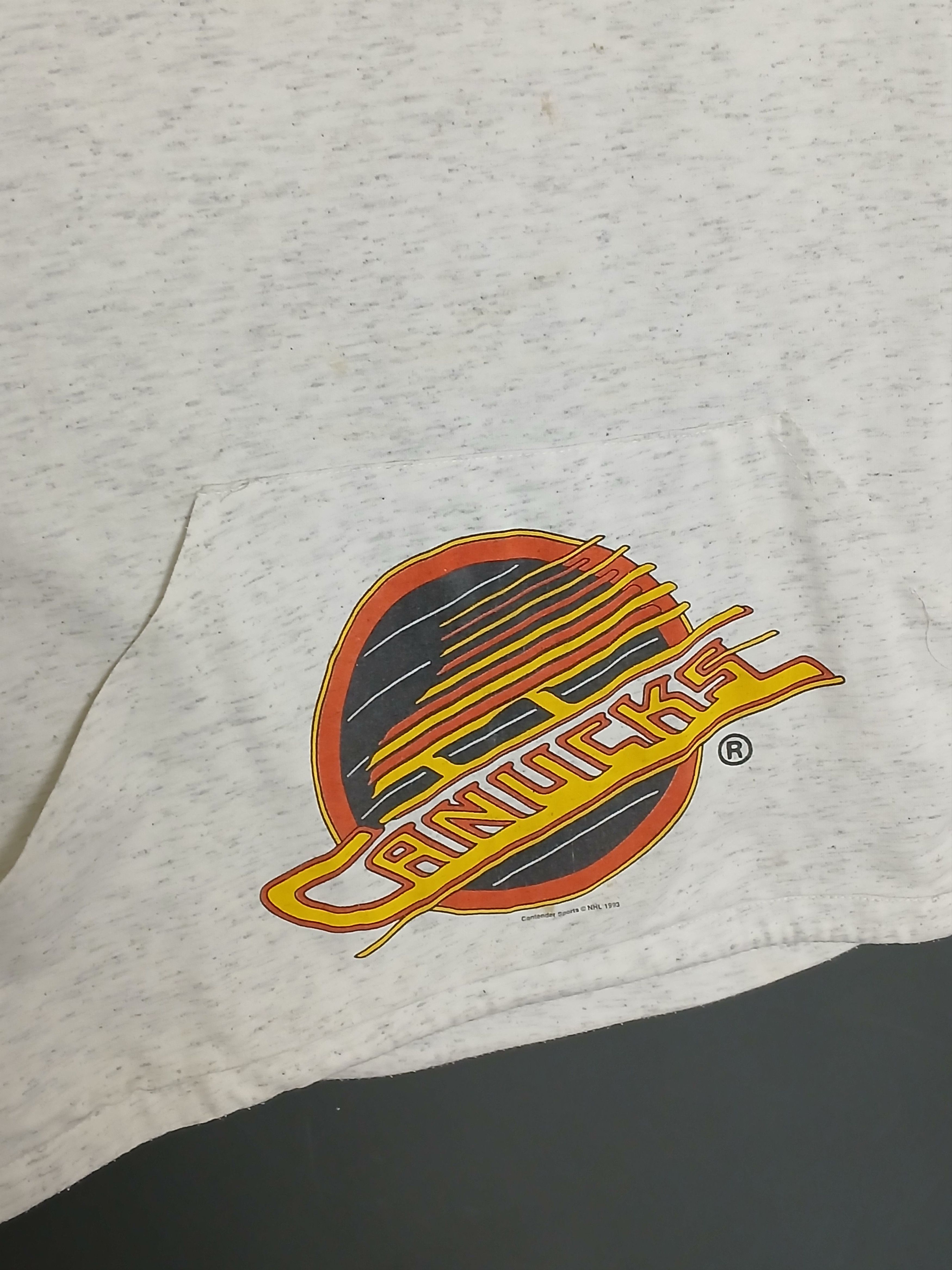 NHL × Vintage Vintage 1993 NHL Vancouver Canucks Hockey T-Shirt Size US L / EU 52-54 / 3 - 4 Thumbnail