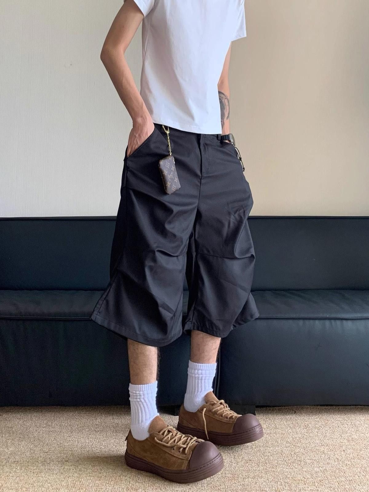 Vintage Pleated Black Wide-Leg Cargo Shorts Size US 28 / EU 44 - 6 Thumbnail