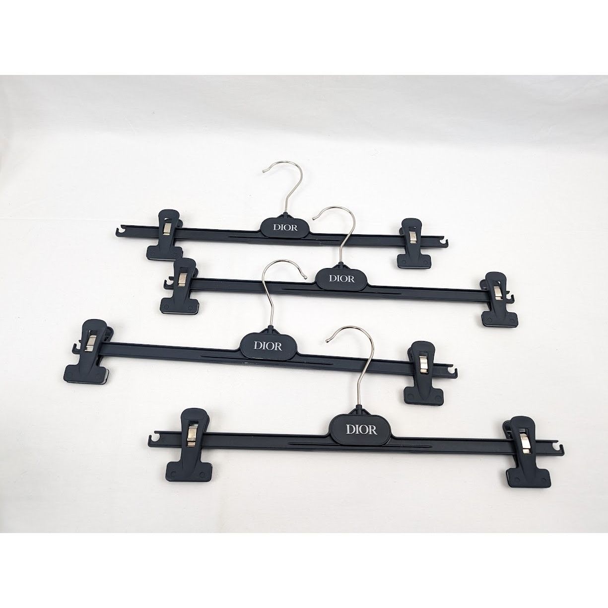 Dior o1rshd1 Size: OS / Hanger in Black Size ONE SIZE - 1 Thumbnail