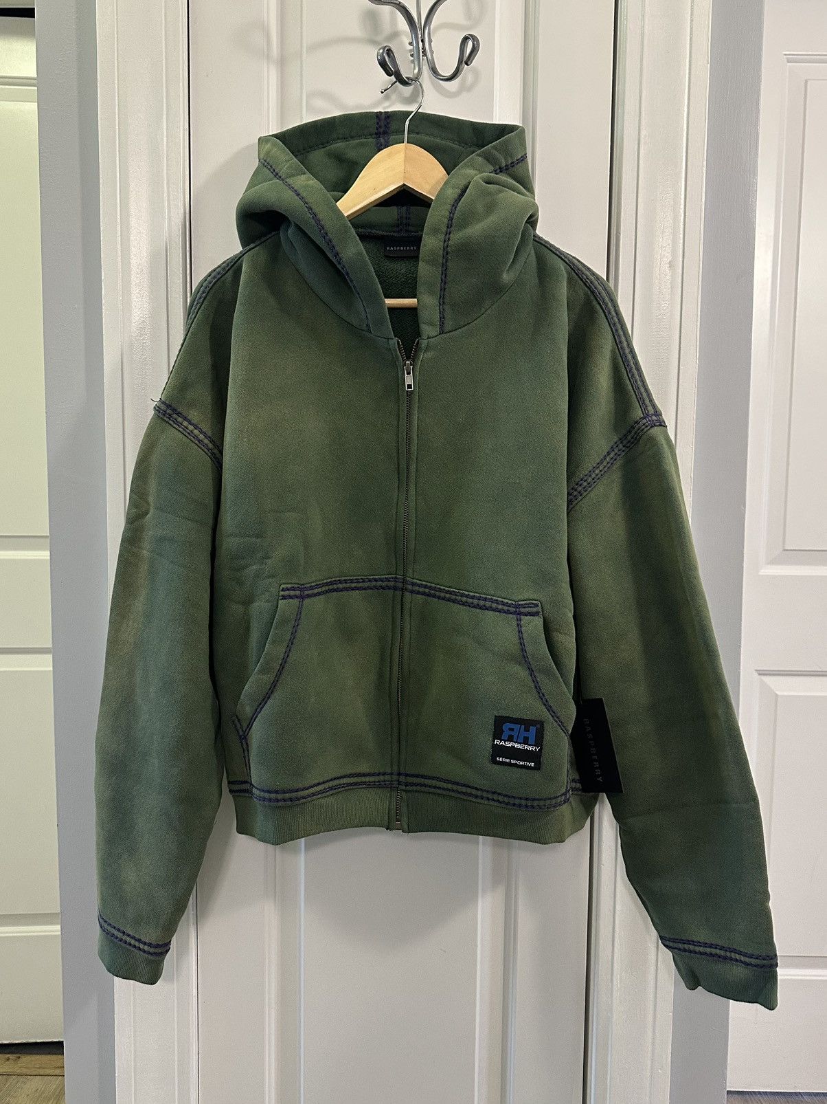 The GV Gallery Raspberry Skunk Zip Up (M) Size US M / EU 48-50 / 2 - 1 Thumbnail