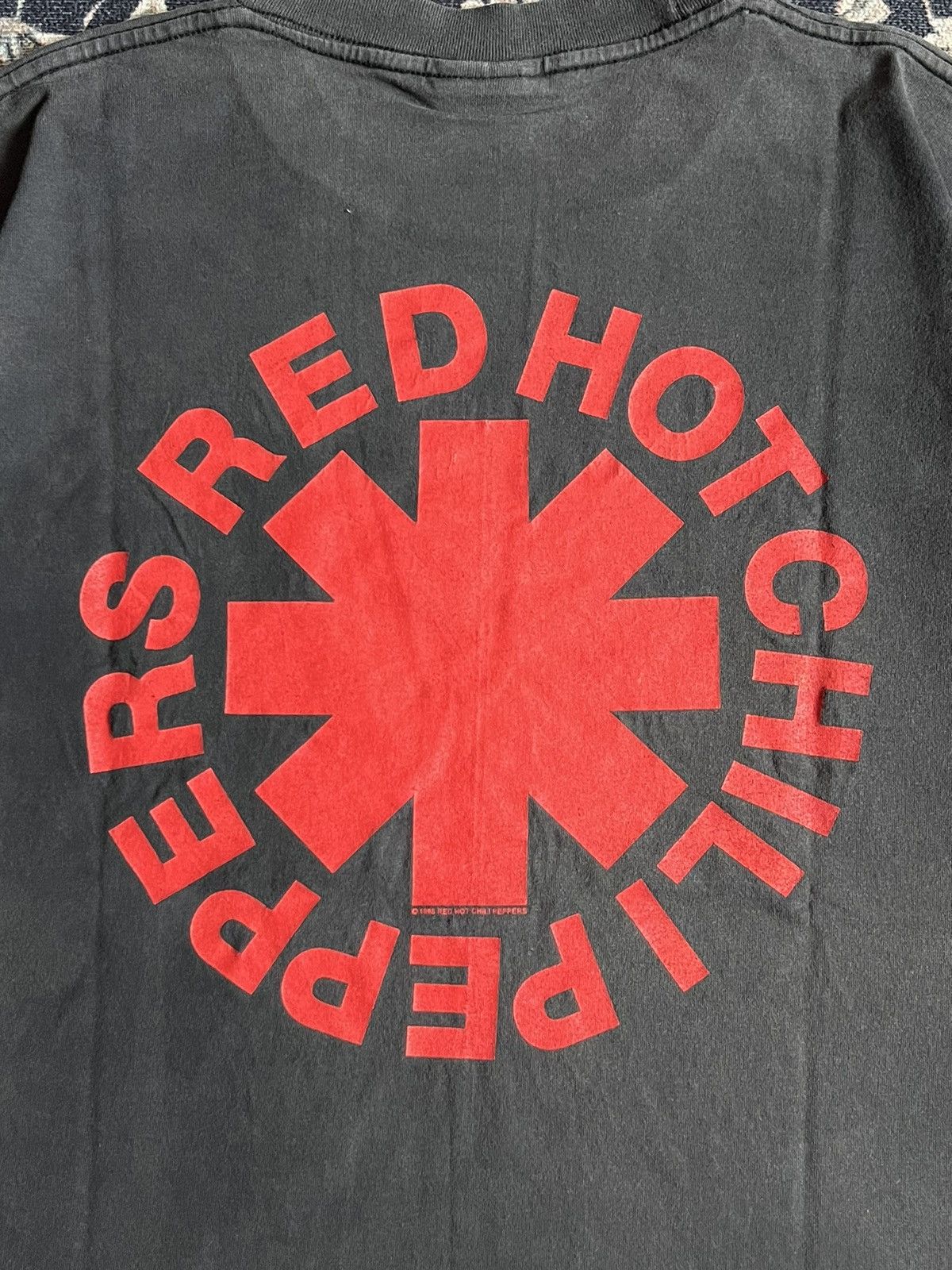 Band Tees Vintage 1998/2001 Red Hot Chili Peppers Band Tshirt Size US L / EU 52-54 / 3 - 9 Thumbnail