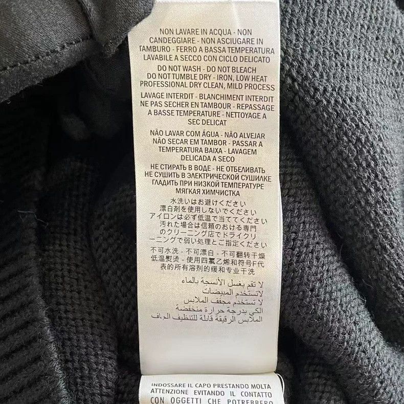 Gucci Gucci Little bee embroidered v-neck sweater 2502-Nextarrow Size US L / EU 52-54 / 3 - 7 Thumbnail