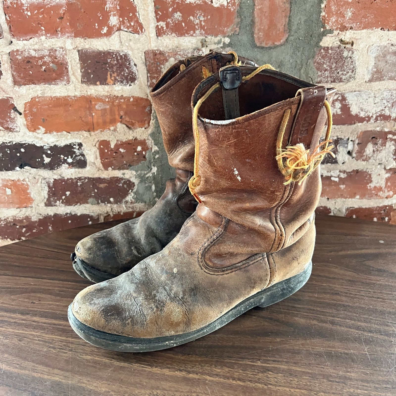 Red Wing Destroyed Thrashed Men's Red Wing Boots Size 8.5 D Size US 8.5 / EU 41-42 - 3 Thumbnail