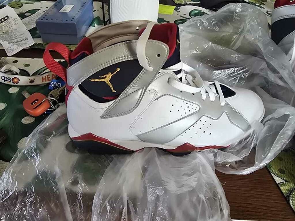 Jordan Brand Jordan white tennis shoes Size US 11 / EU 44 - 5 Thumbnail
