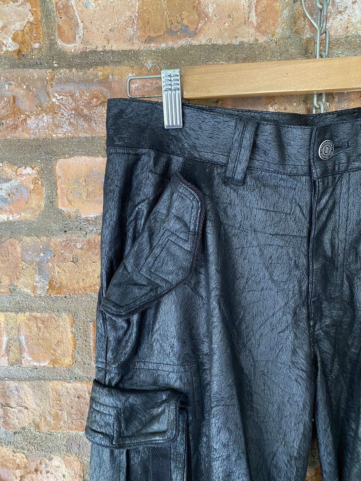 Tornado Mart 2000s Tornado Mart Bondage Textured Gas Mask Cargo Shorts Size US 31 - 8 Thumbnail