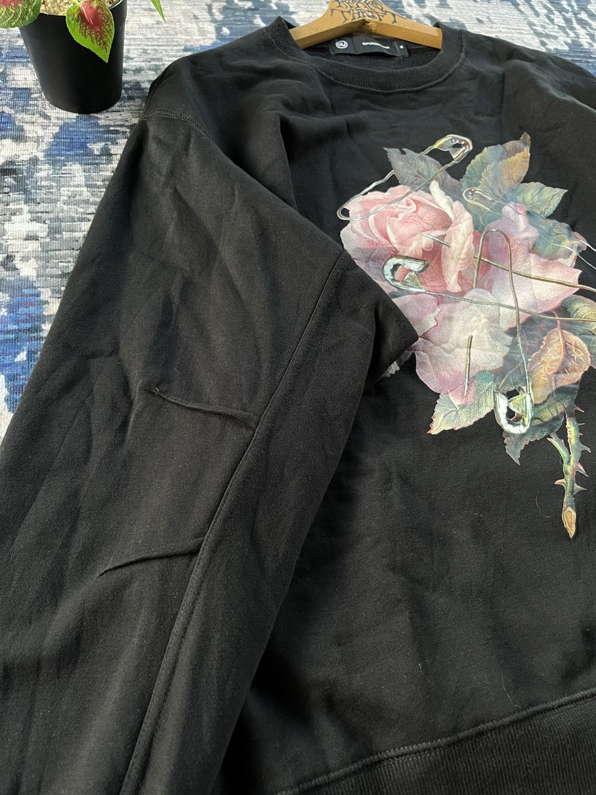 GU × Japanese Brand × Undercover RARE Undercover x Gu Flower Pin Logo Sweetshirts Japan Size US XL / EU 56 / 4 - 3 Thumbnail