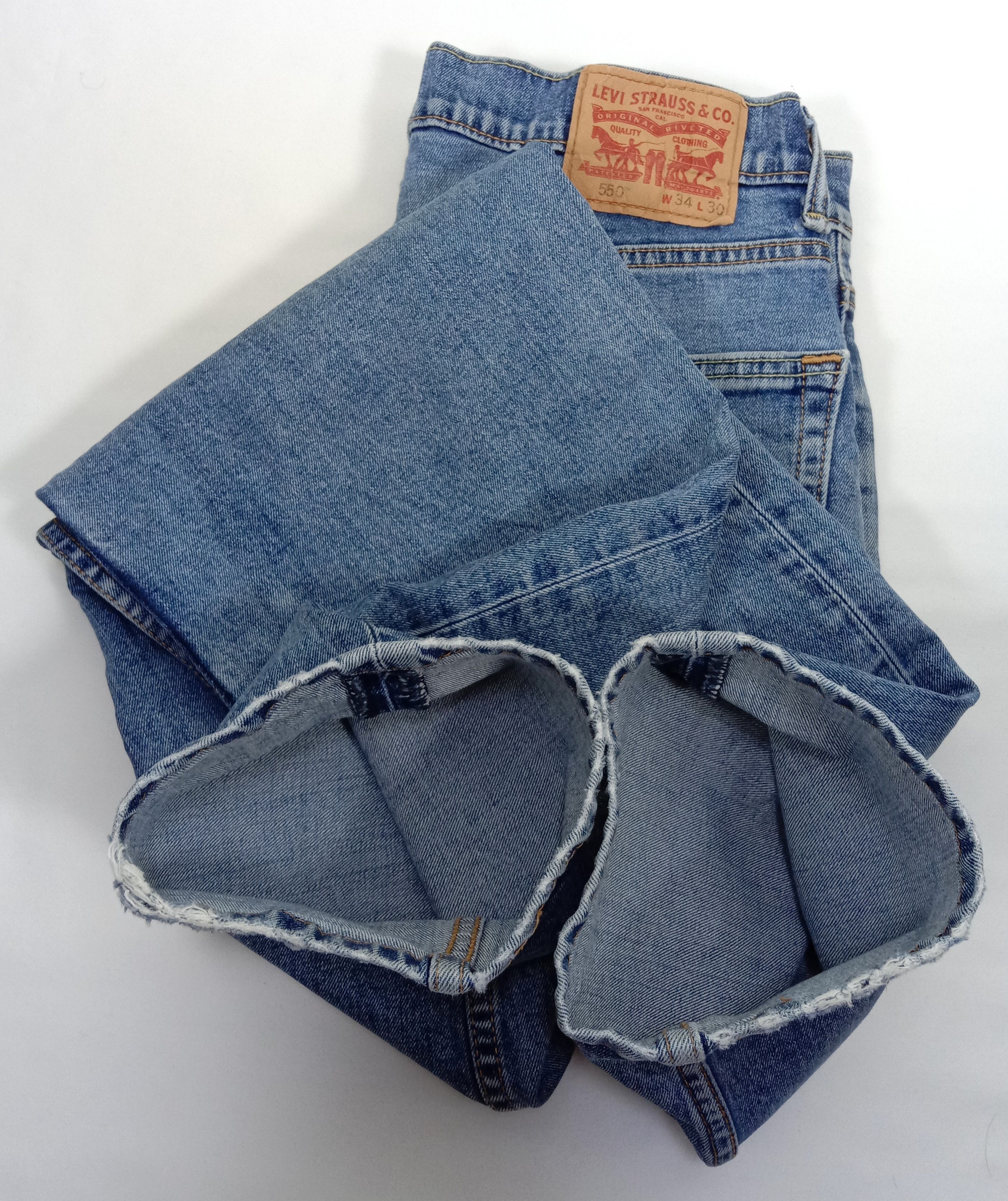 Levi's Vintage Levi's 550 Jeans Faded Blue Relaxed Fit Denim Size US 32 / EU 48 - 16 Thumbnail