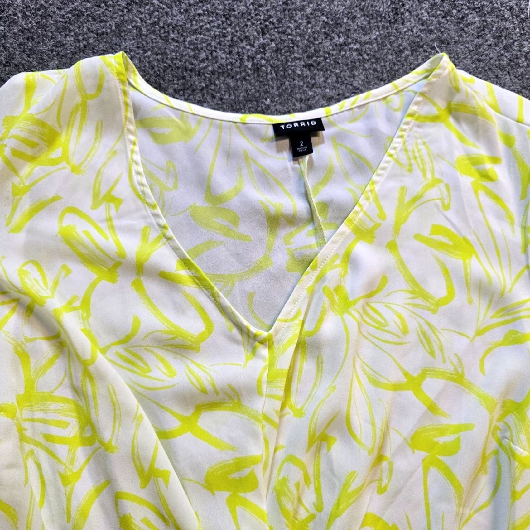 Torrid Torrid Top Womens 3X White Green V Neck Peplum Short Sleeve Sheer Casual Blouse Size XXL / US 16-18 / IT 52-54 - 2 Thumbnail