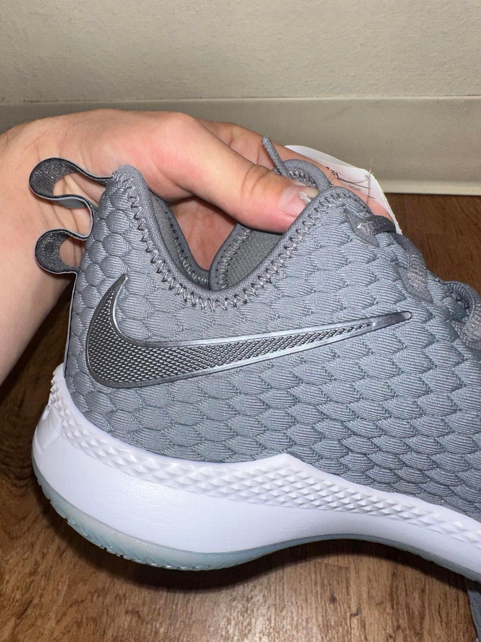 Nike Lebron Witness 3 Cool Grey Sample Size US 9 / EU 42 - 8 Thumbnail