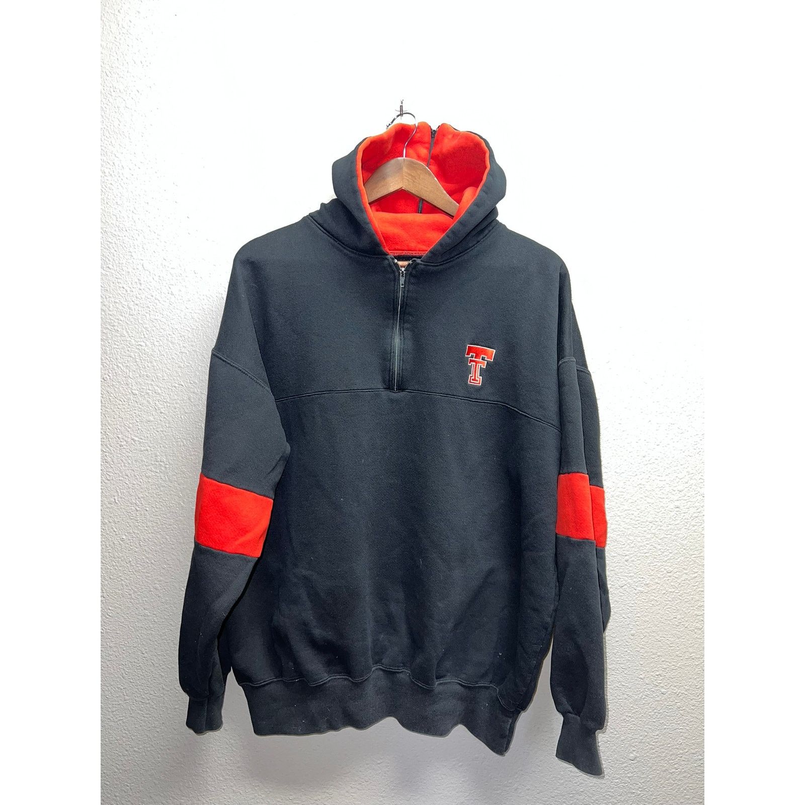 Vintage Vintage Texas Tech Hoodie Black Red TT University 80s VTG XL Size US XL / EU 56 / 4 - 1 Thumbnail