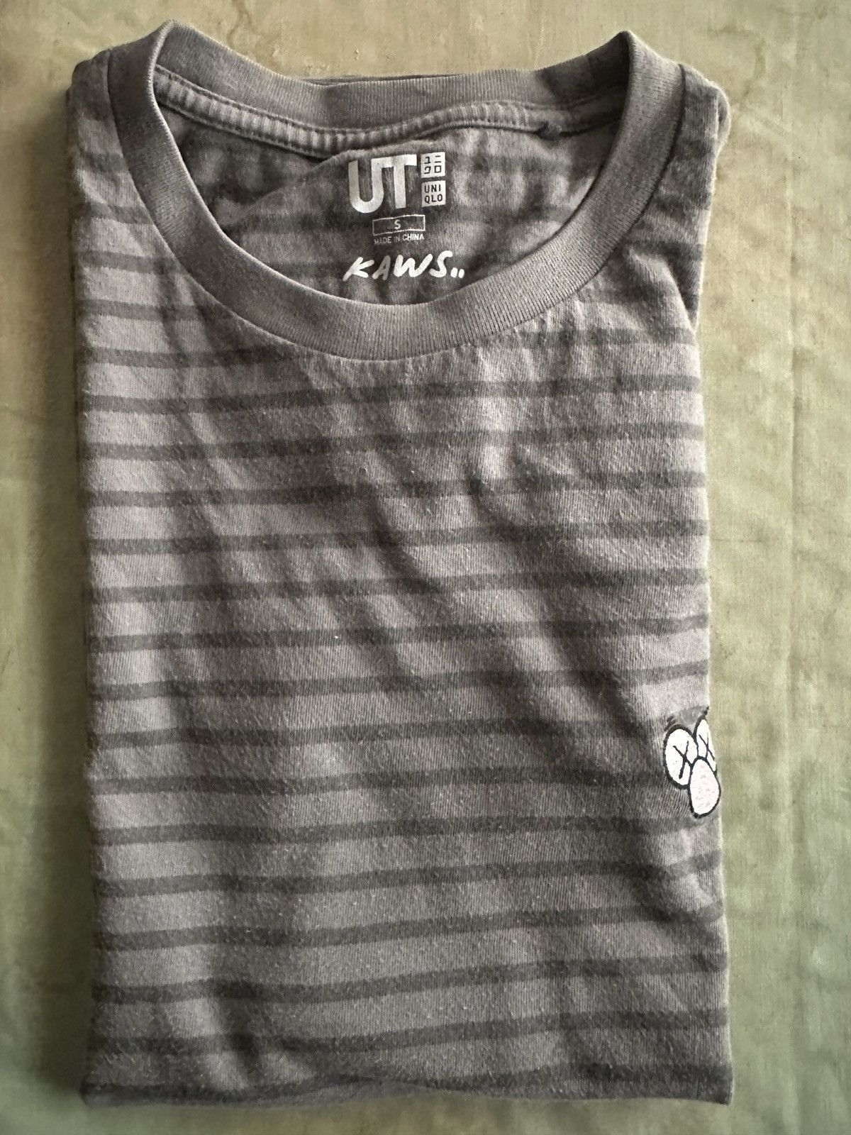Kaws × Uniqlo Kaws x Uniqlo Striped Grey T-Shirt Size US S / EU 44-46 / 1 - 1 Thumbnail