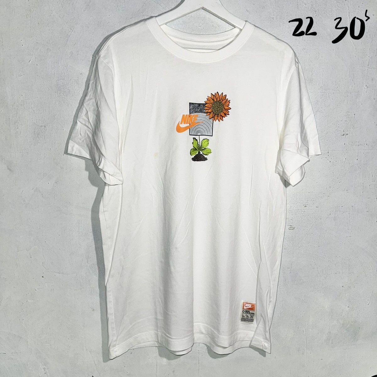 Nike Nike White Short Sleeve Tee Large Grow Sole Size US L / EU 52-54 / 3 - 1 Thumbnail
