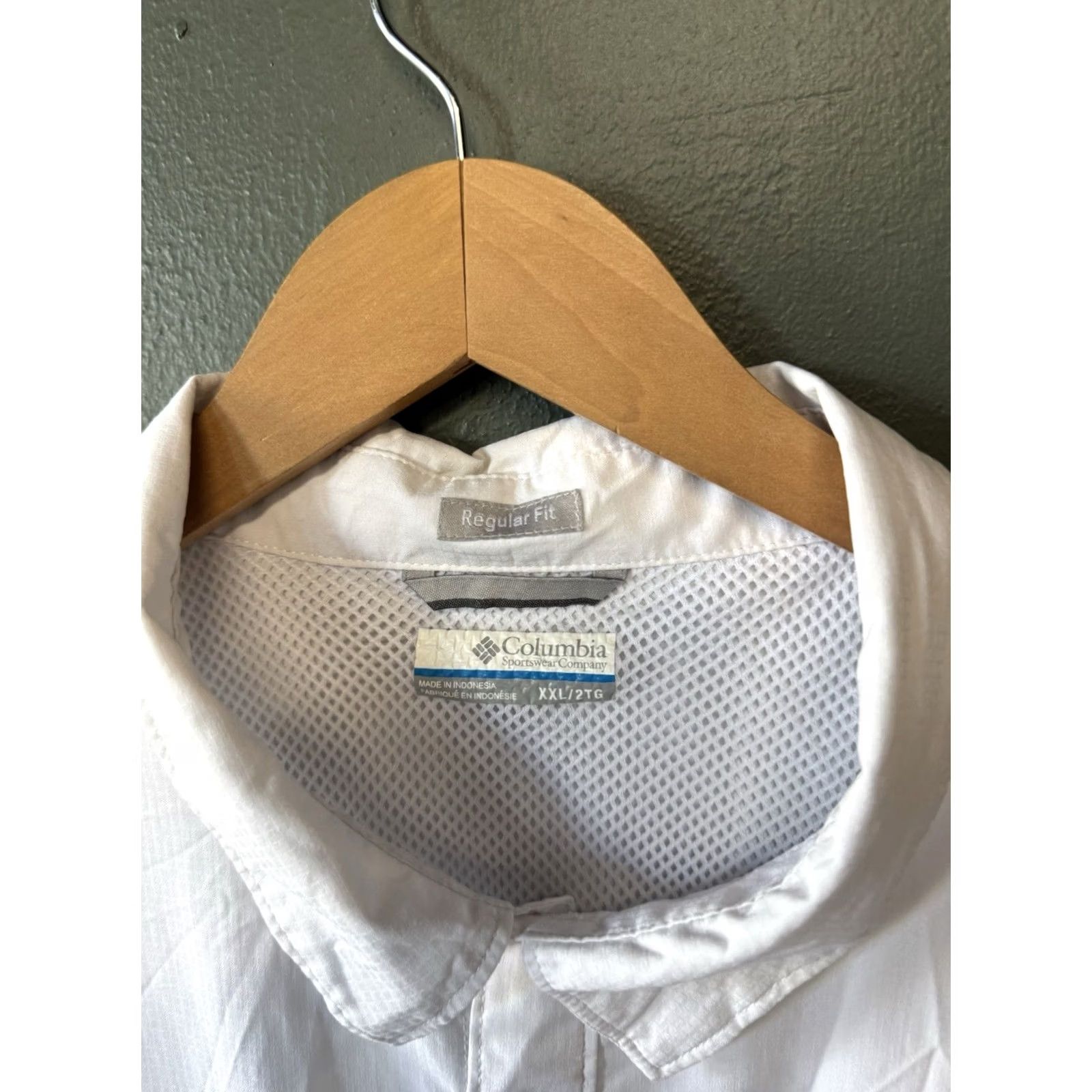 Vintage Columbia Mens White Short Sleeve Button-Up Shirt 2XL Slim? Regular? (Remove ambiguity) Size US XXL / EU 58 / 5 - 3 Thumbnail