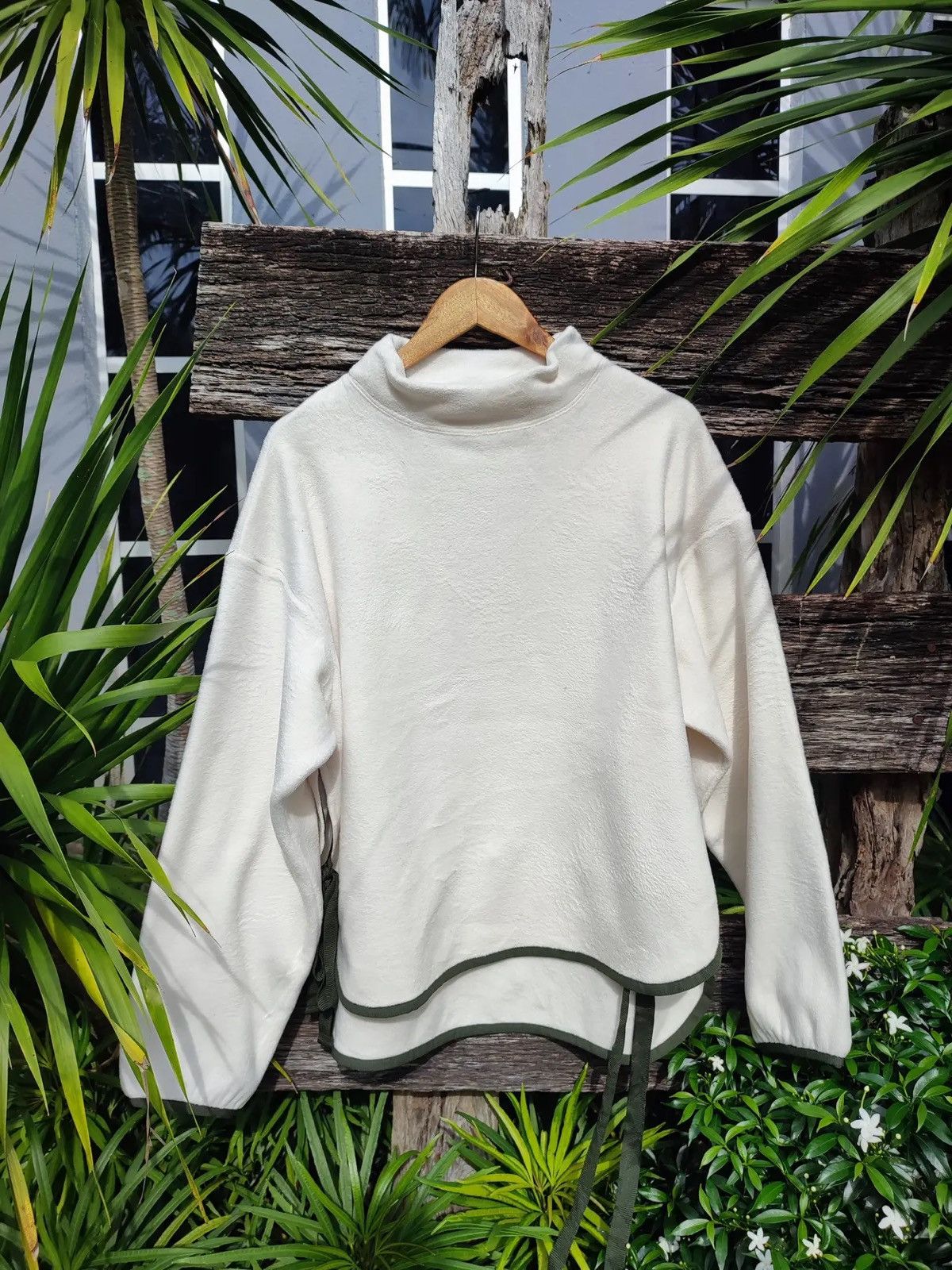 Uniqlo × White Mountaineering UNIQLO x White Mountaineering Fleece Pullover – Off-White Size US L / EU 52-54 / 3 - 1 Thumbnail