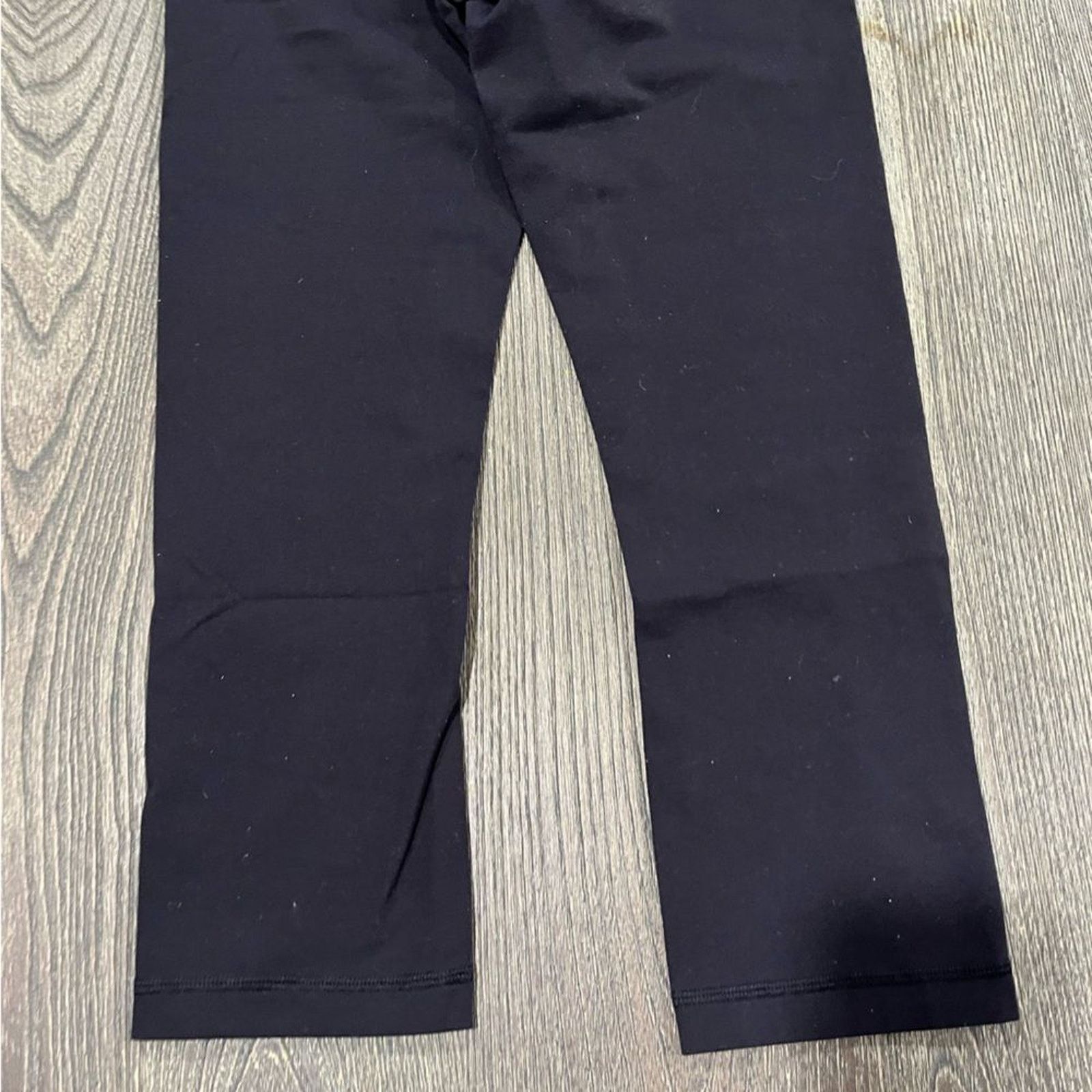 Vintage Lululemon Wunder Train Capri Leggings Stretch Black Size 6 Size 28" / US 6 / IT 42 - 6 Thumbnail