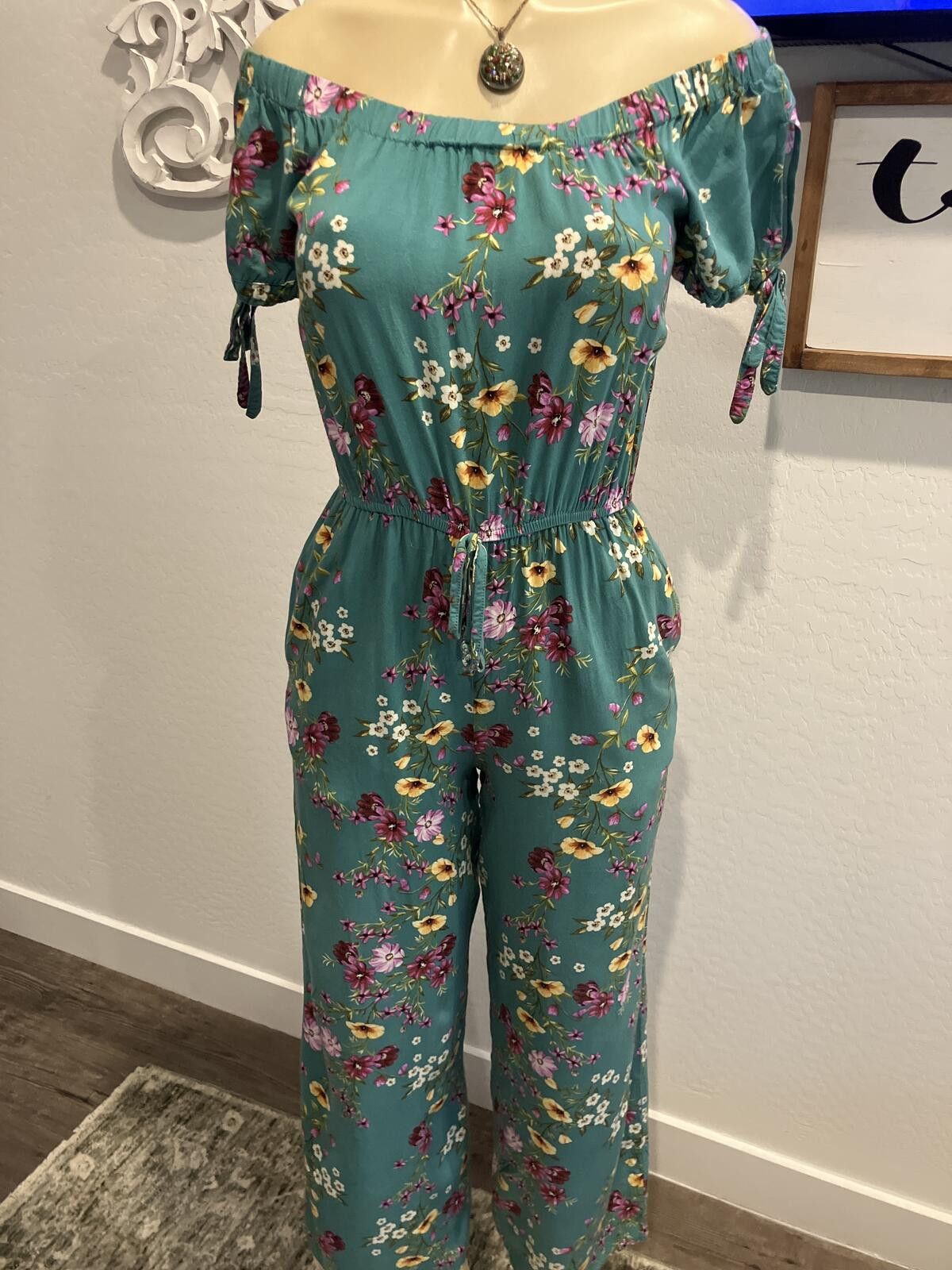 Other Pre Loved Women's Off-Shoulder Floral Jumpsuit Size 26" / US 2 / IT 38 - 8 Thumbnail
