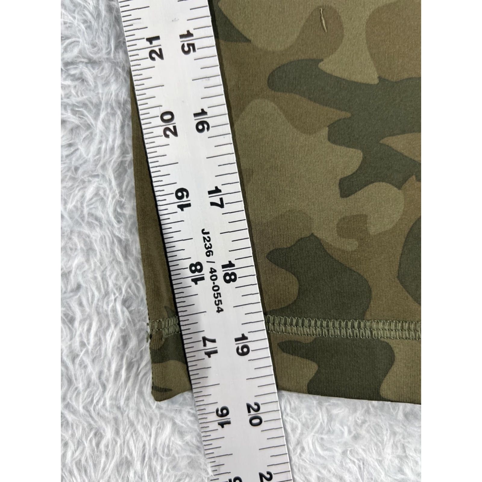 Lululemon Lululemon Wunder Under Pants Womens 4 Green Camo Cropped 21" Inseam Yoga Activewear Stretch Wunder Under Crop Green Camouflage Sneakers? Size 27" / US 4 / IT 40 - 6 Thumbnail