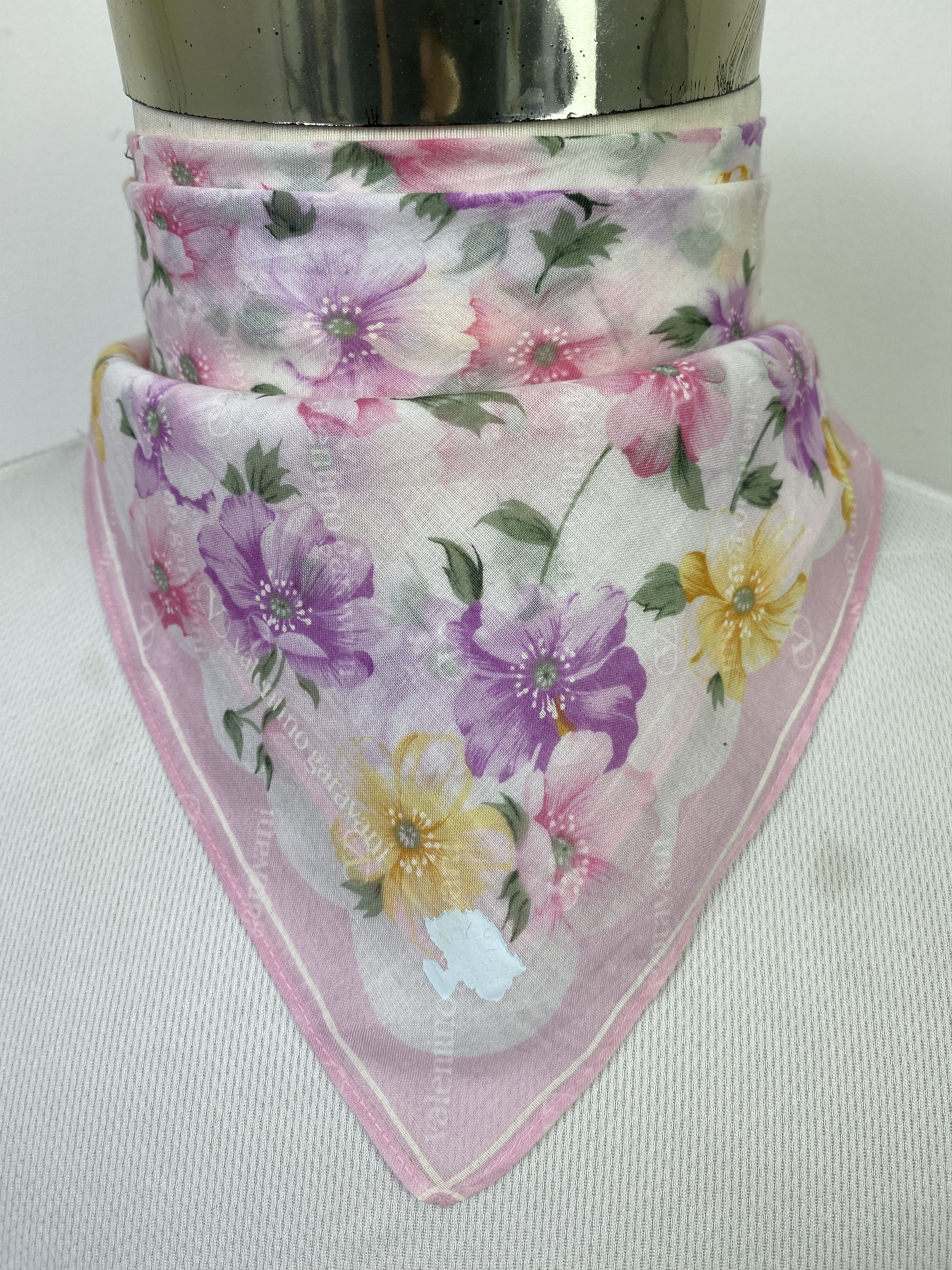 Valentino Valentino Garavani Handkerchief / Neckerchief KT0175 Size ONE SIZE - 1 Thumbnail