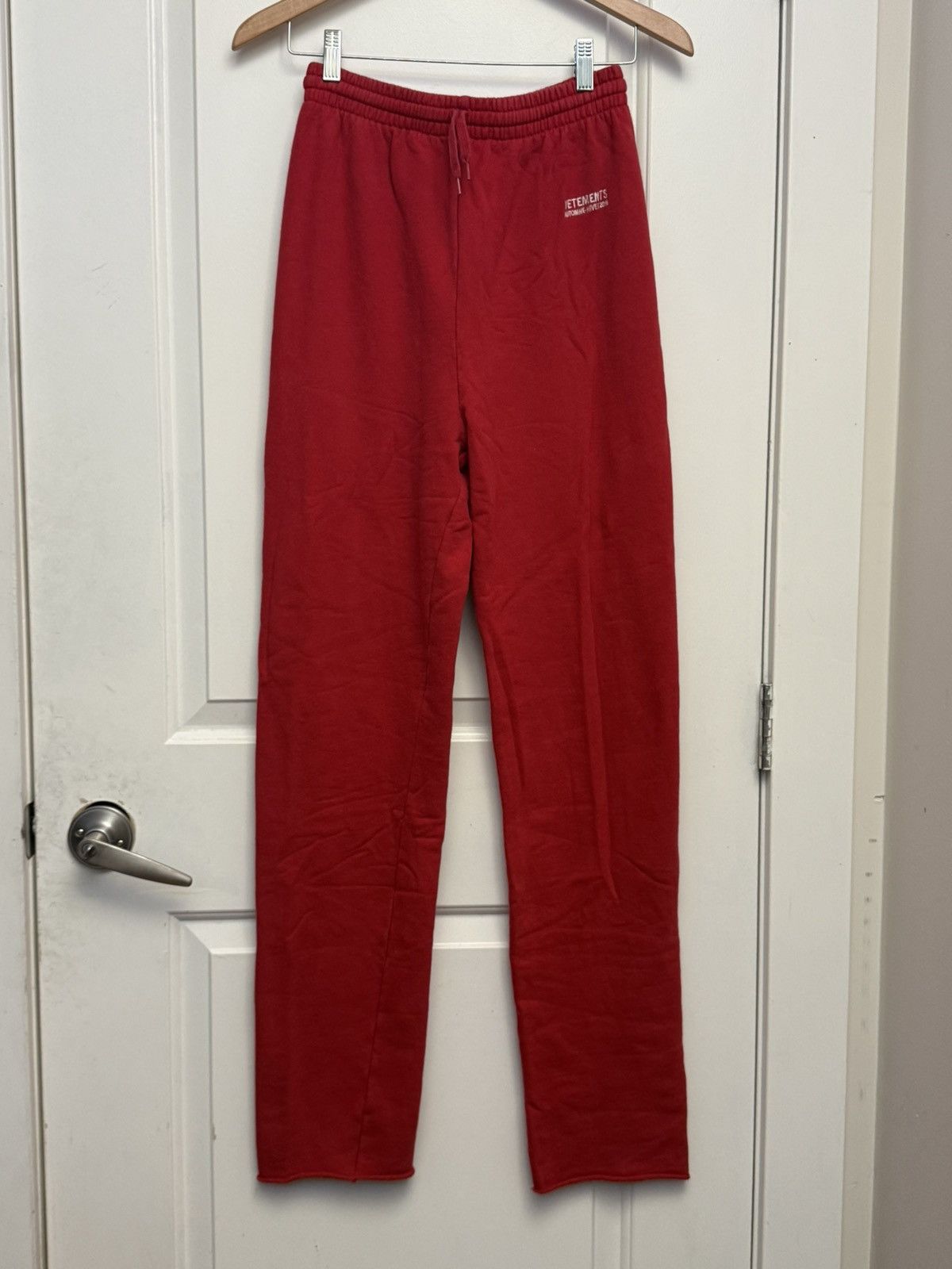 VETEMENTS AW18 RED SLIM FIT EMBROIDERED LOGO SWEATPANTS