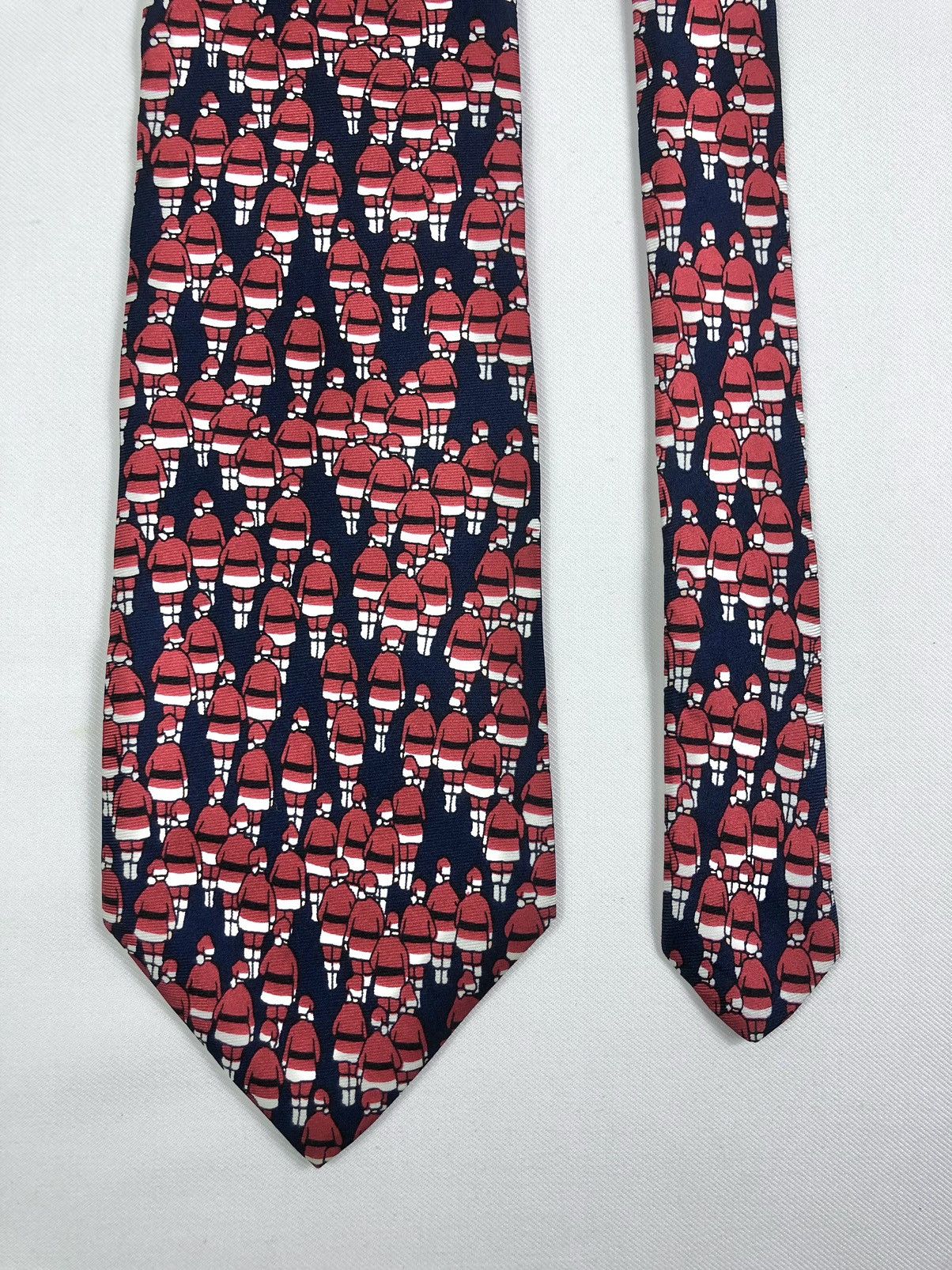 Vintage Vintage Alynn Neckwear A Parade of Santas Overprint Silk Tie Size ONE SIZE - 3 Thumbnail