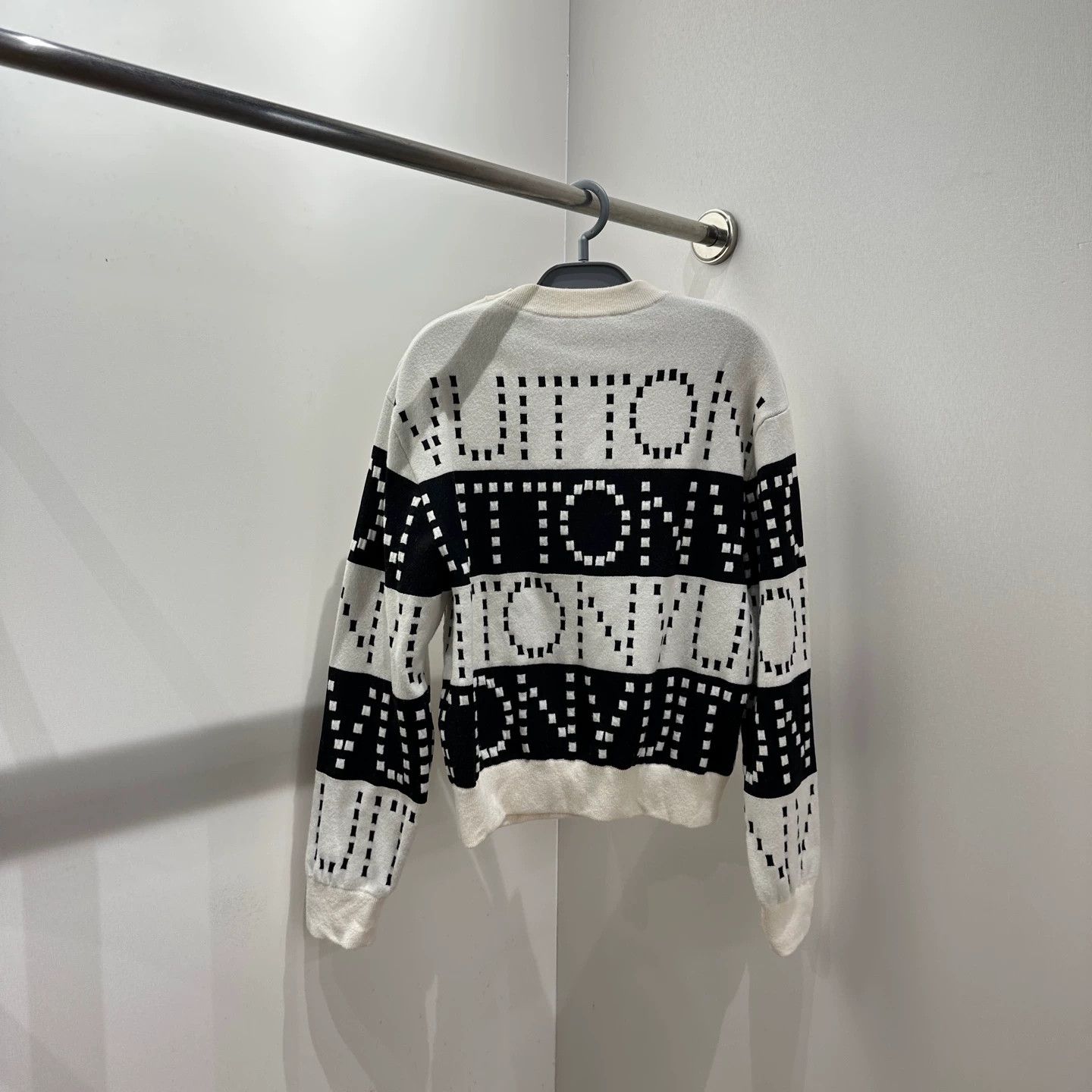Louis Vuitton LV mar211 gold-buckle jacquard wool sweater XS Size XS / US 0-2 / IT 36-38 - 2 Thumbnail