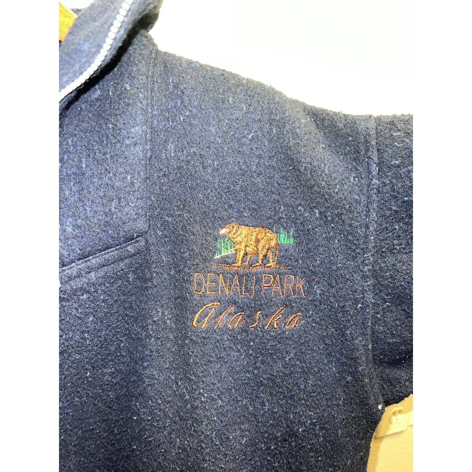 Vintage Vintage Denali Park Sweatshirt Jacket Alaska Bear Embroidery Size US L / EU 52-54 / 3 - 2 Thumbnail