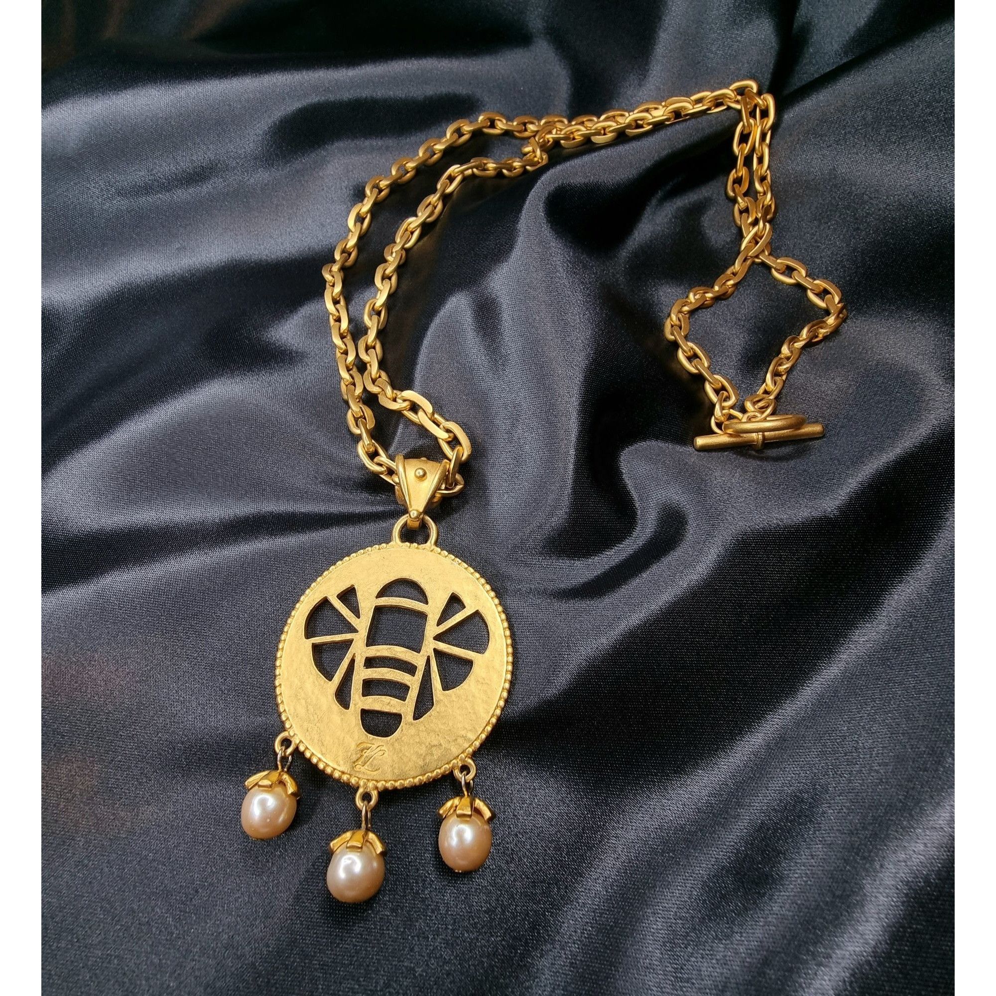 Karl Lagerfeld Rare Find Vintage Karl Lagerfeld Gold-Tone Bee Pendant Neckl Size ONE SIZE - 1 Thumbnail