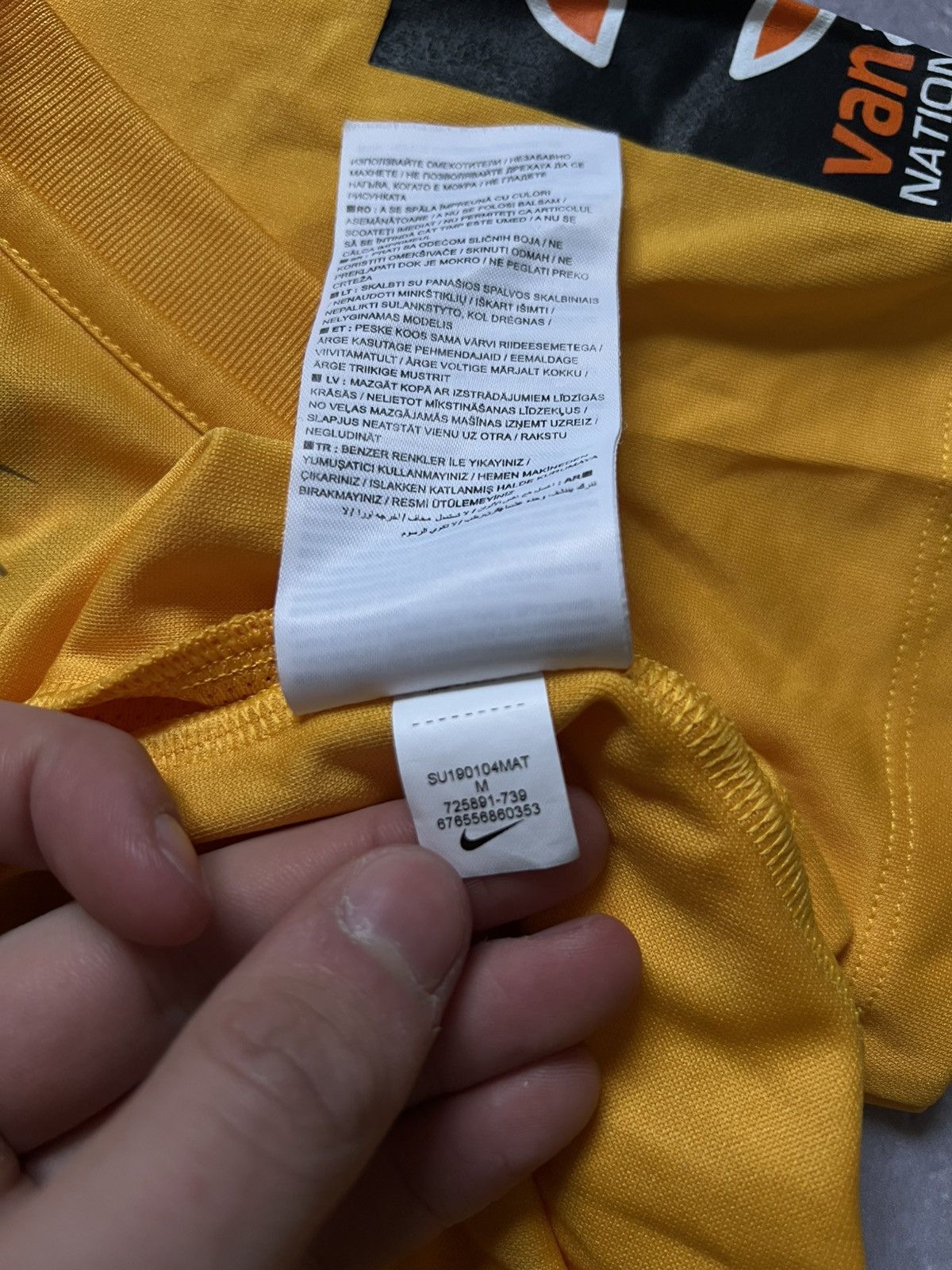 Nike Torquay United 2019-20 Nike t-shirt football jersey sz M #15 Size US M / EU 48-50 / 2 - 11 Thumbnail