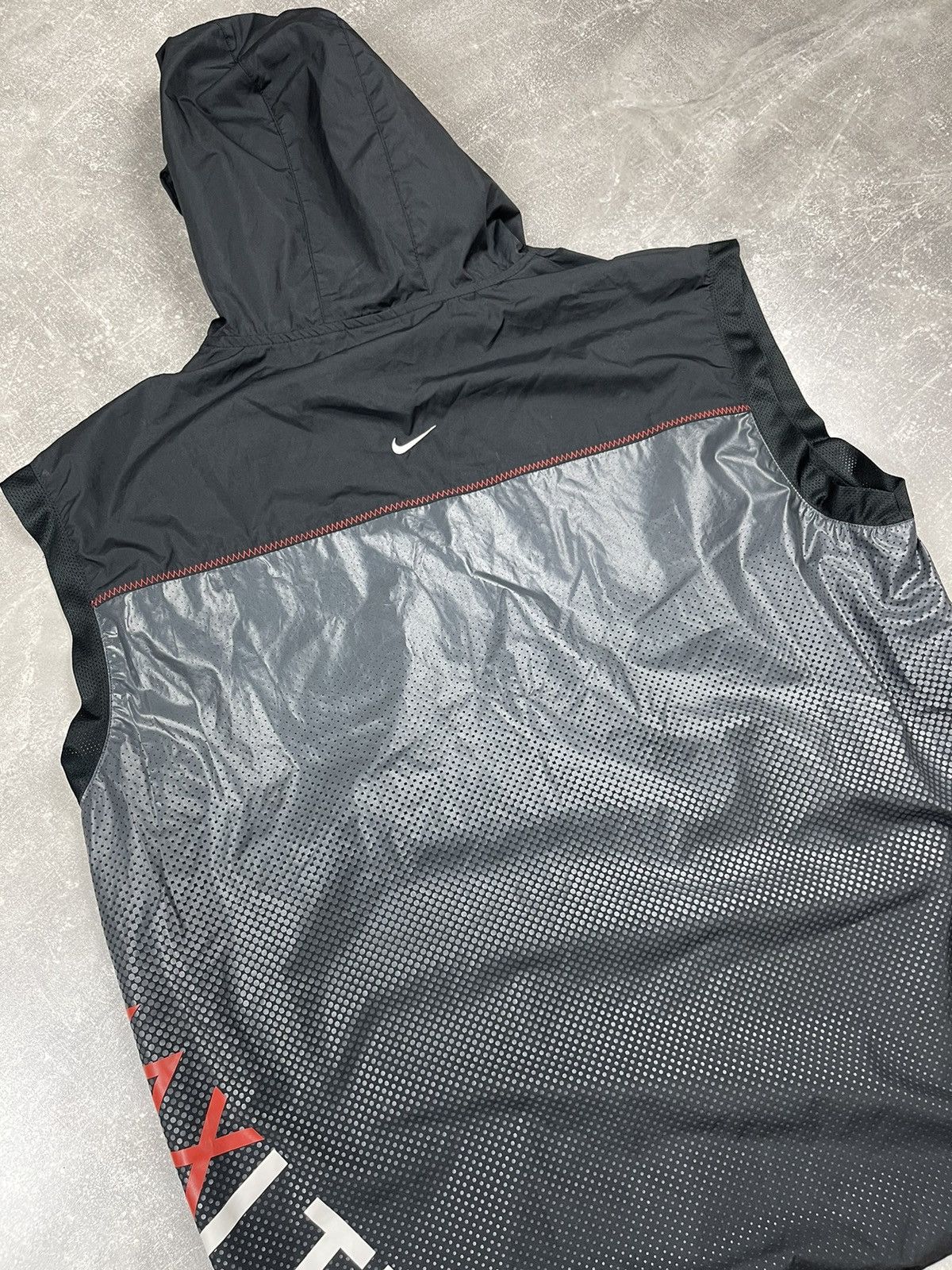 Nike Vintage Nike Nylon Vest Big Logo 00s Swoosh Hooded Size US XL / EU 56 / 4 - 8 Thumbnail