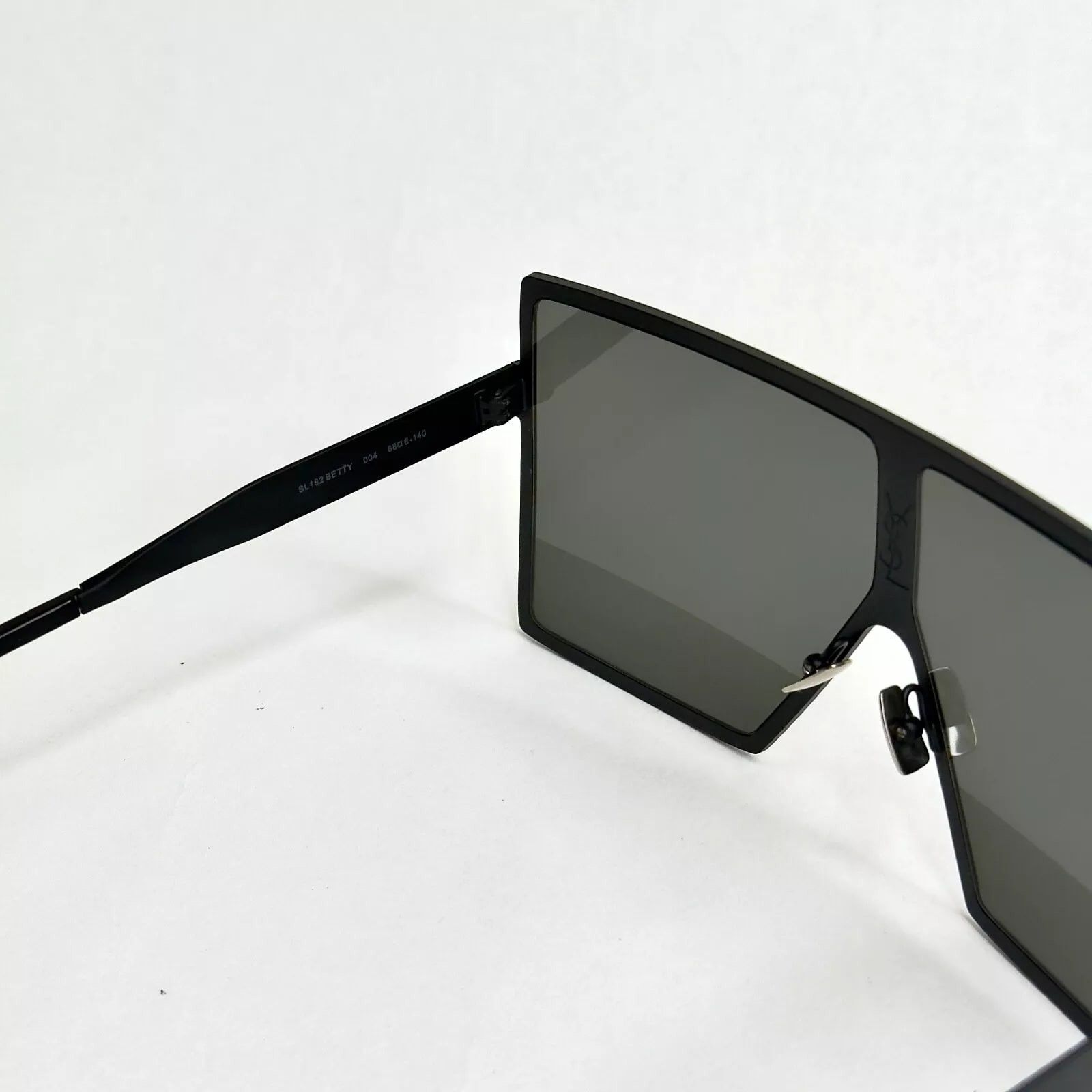 Yves Saint Laurent SAINT LAURENT Betty SL 182 Sl182 Matte Black 004 Sunglasses Size ONE SIZE - 5 Thumbnail