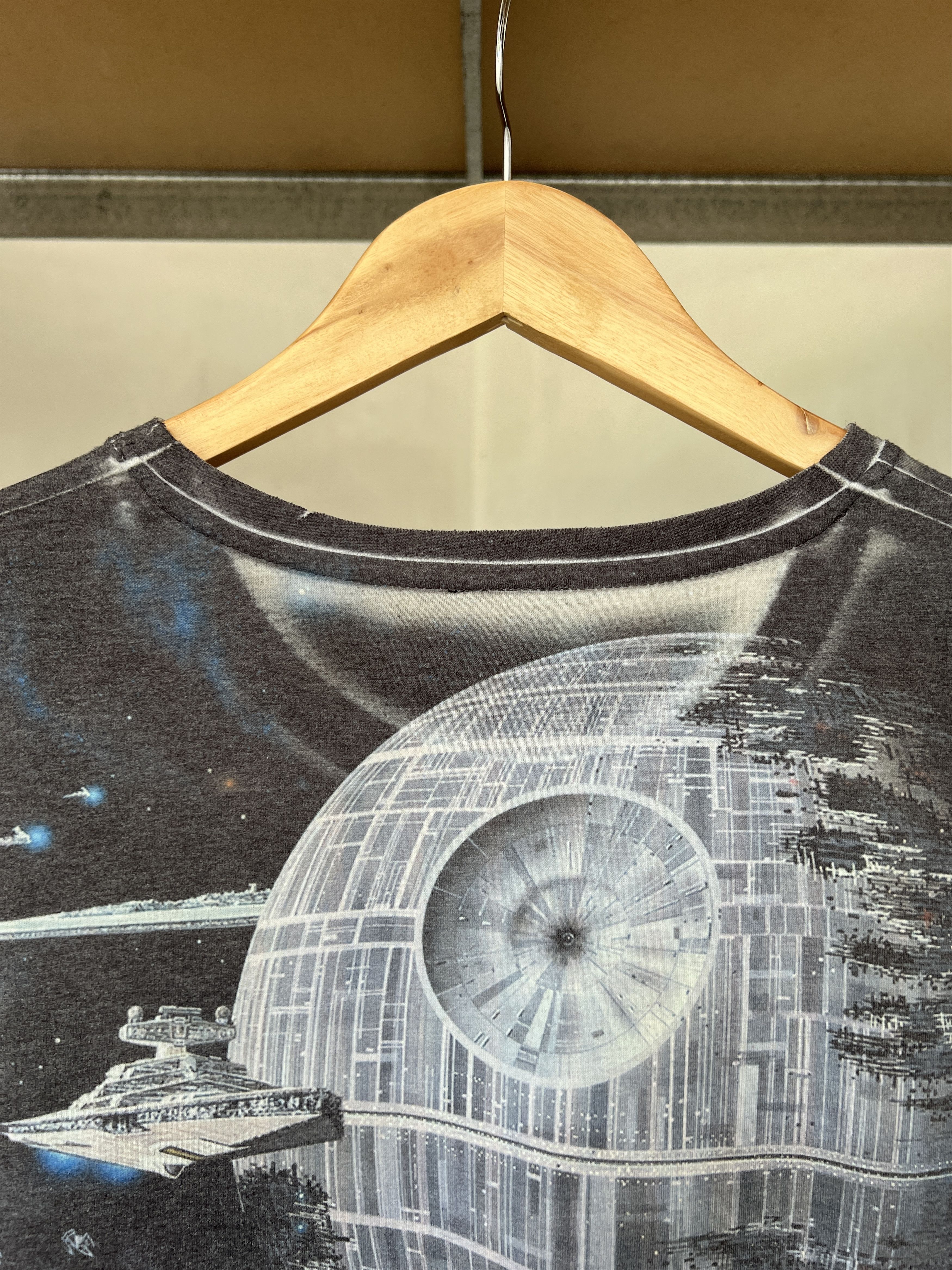Vintage Vintage 2000s Star Wars All Over Print Movie T-shirt Size US L / EU 52-54 / 3 - 13 Thumbnail
