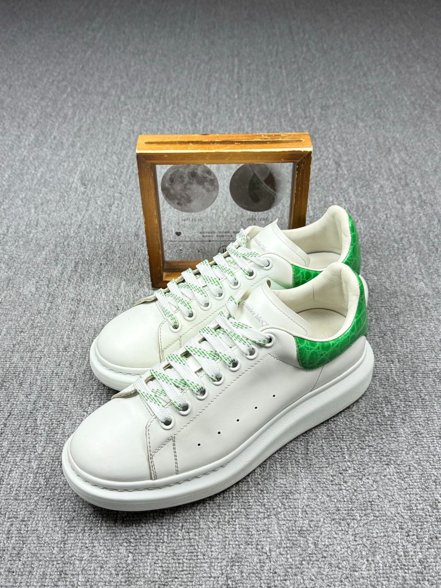 Alexander McQueen Alexander McQueen Green Lowtop Sneakers 9 Men Size US 9 / EU 42 - 1 Thumbnail