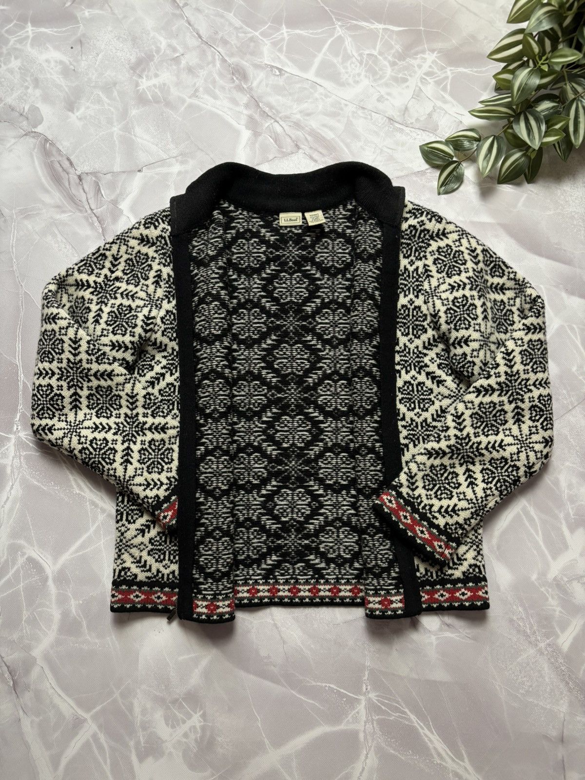 L.L. Bean Vintage LL Bean Nordic Fair Isle Wool Sweater Womens M Size M / US 6-8 / IT 42-44 - 6 Thumbnail
