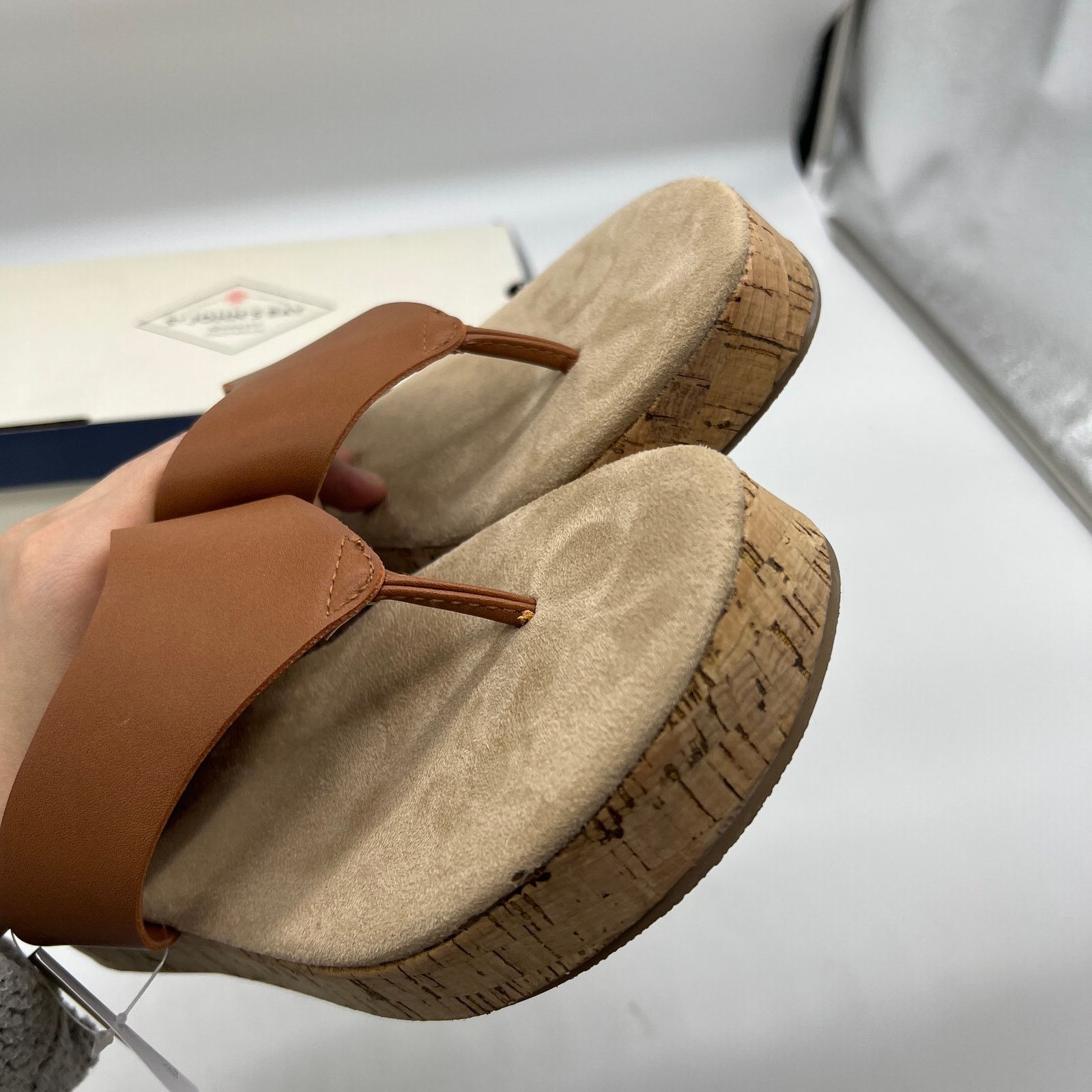 Other St. John's Bay Womens Salden Flip-Flops Brown Cognac Size 9M Size US 9 / IT 39 - 8 Thumbnail